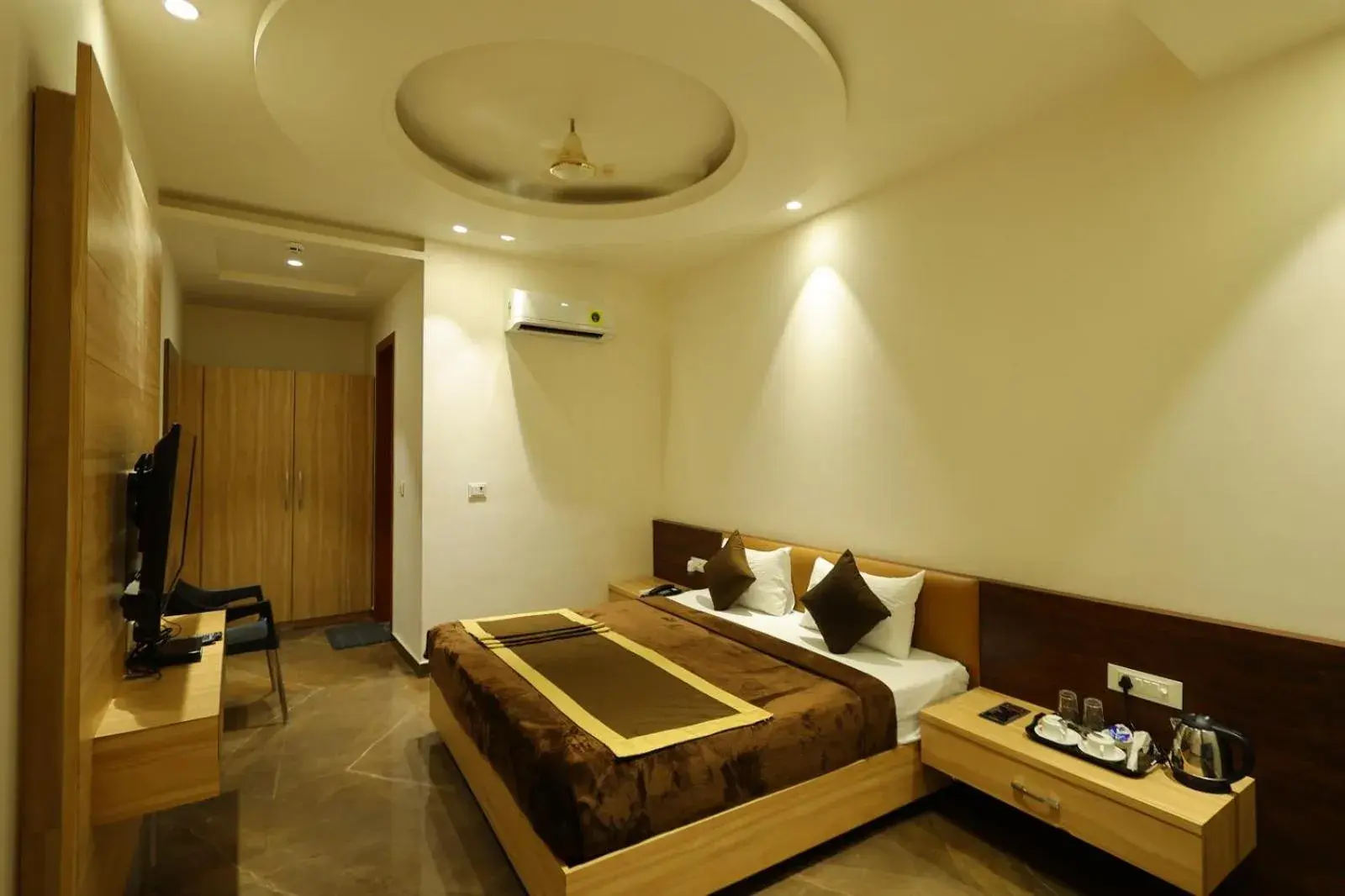 Deluxe Room - single occupancy in Hotel Darbar-E-Khas Deluxe Room - single occupancy in Hotel Darbar-E-Khas