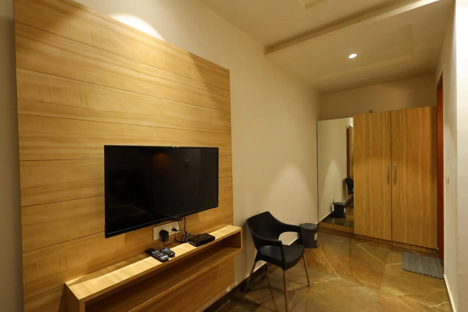 TV and multimedia in Hotel Darbar-E-Khas