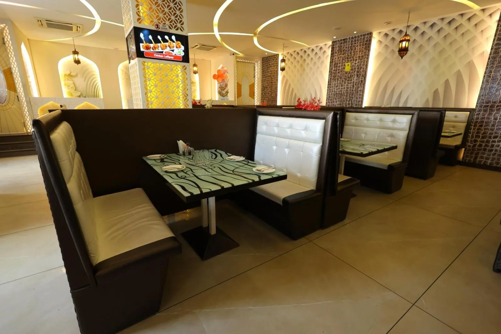 Restaurant/places to eat in Hotel Darbar-E-Khas