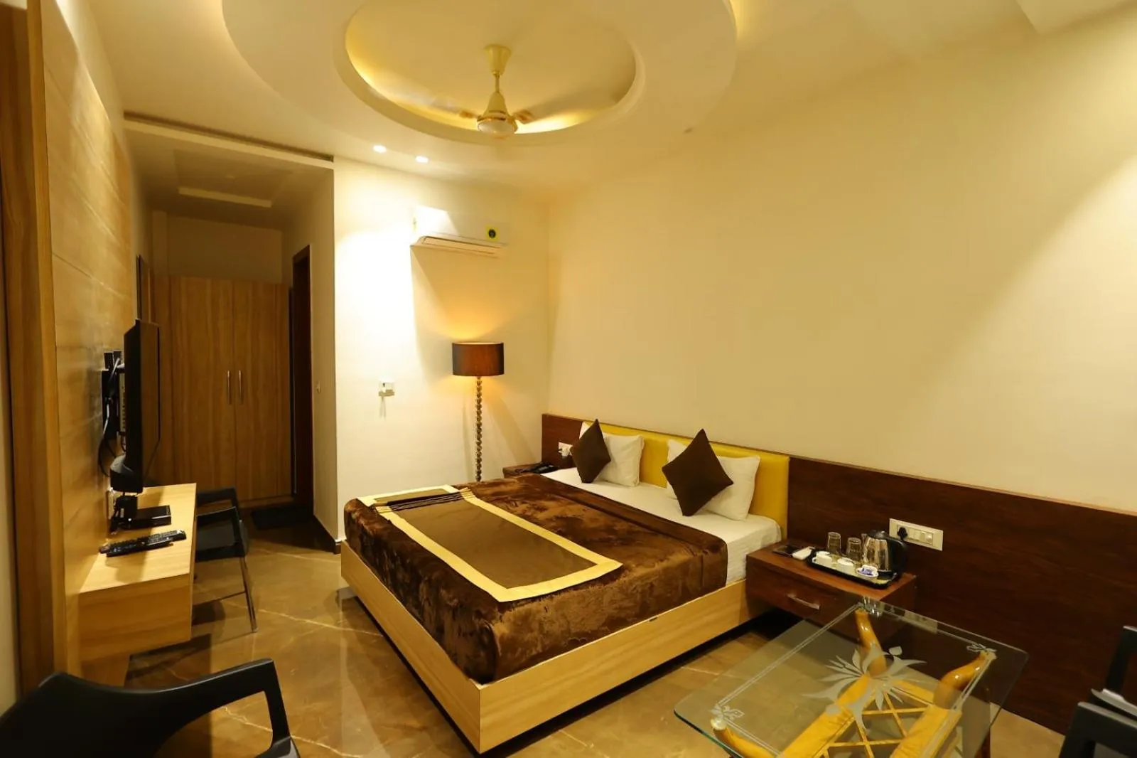 Bed in Hotel Darbar-E-Khas