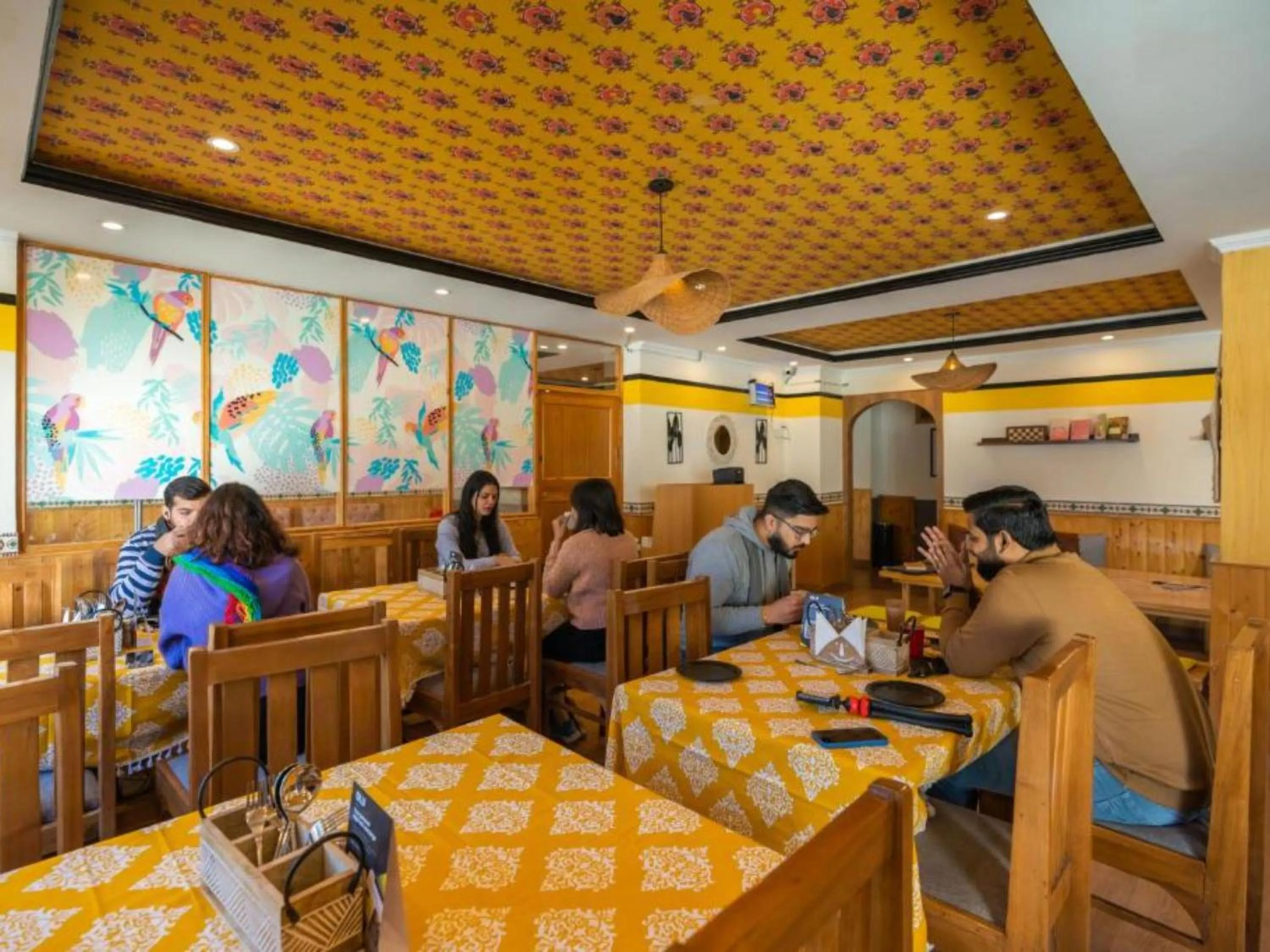 Restaurant/places to eat in The Hosteller Manali, Old Manali