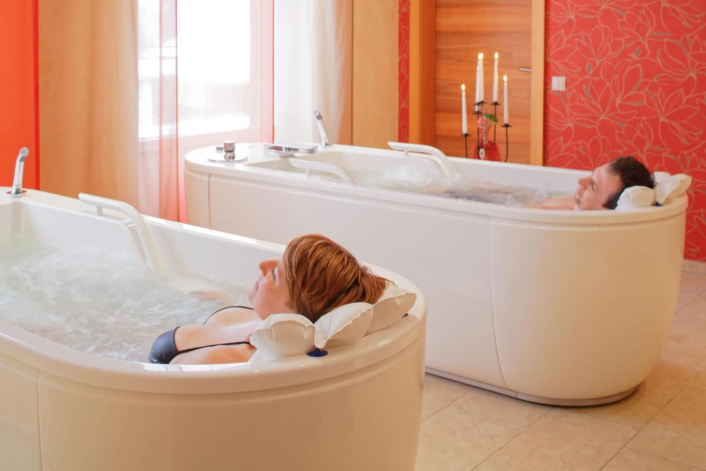 Hot Tub in Berg-Spa & Hotel Zamangspitze