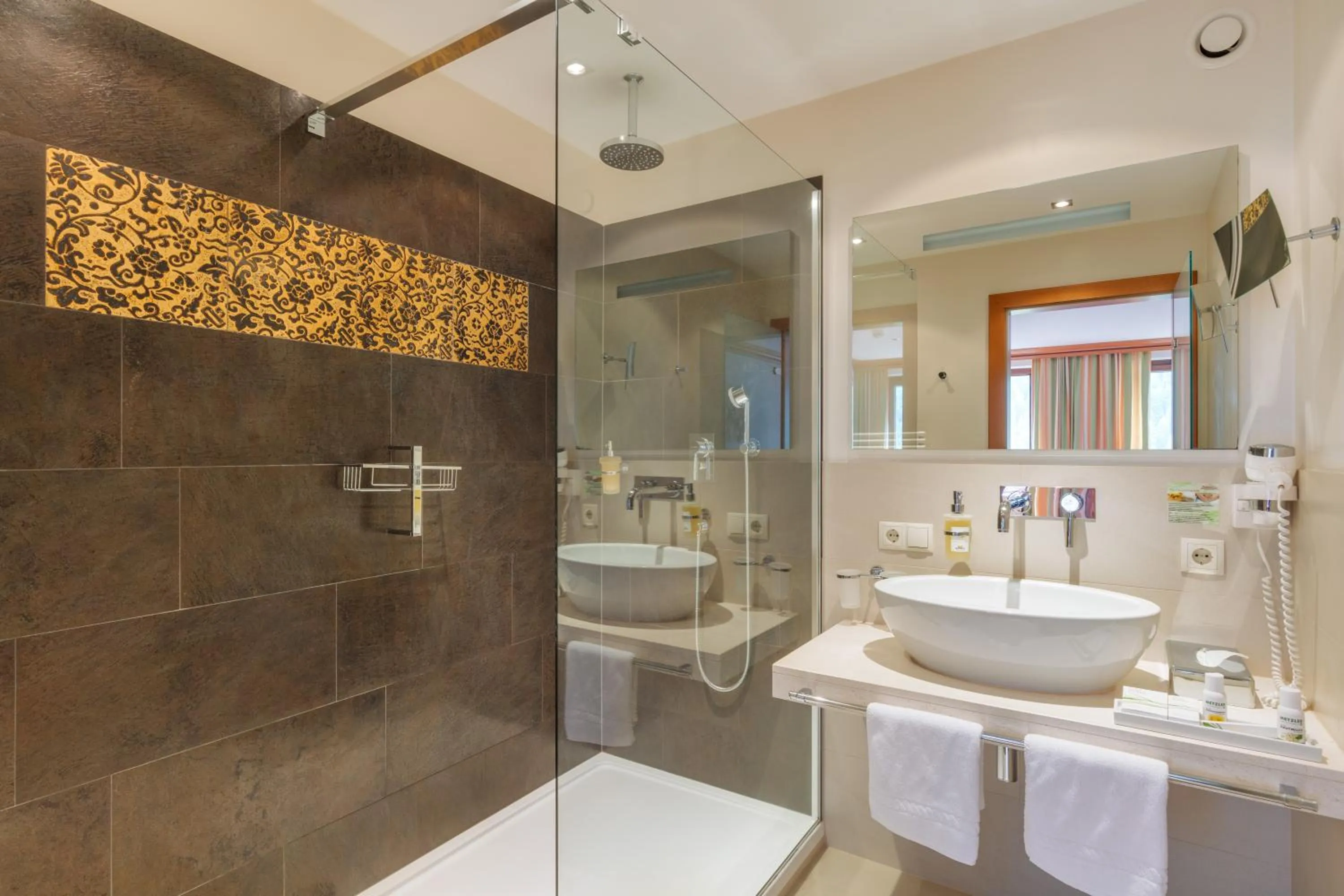 Bathroom in Berg-Spa & Hotel Zamangspitze