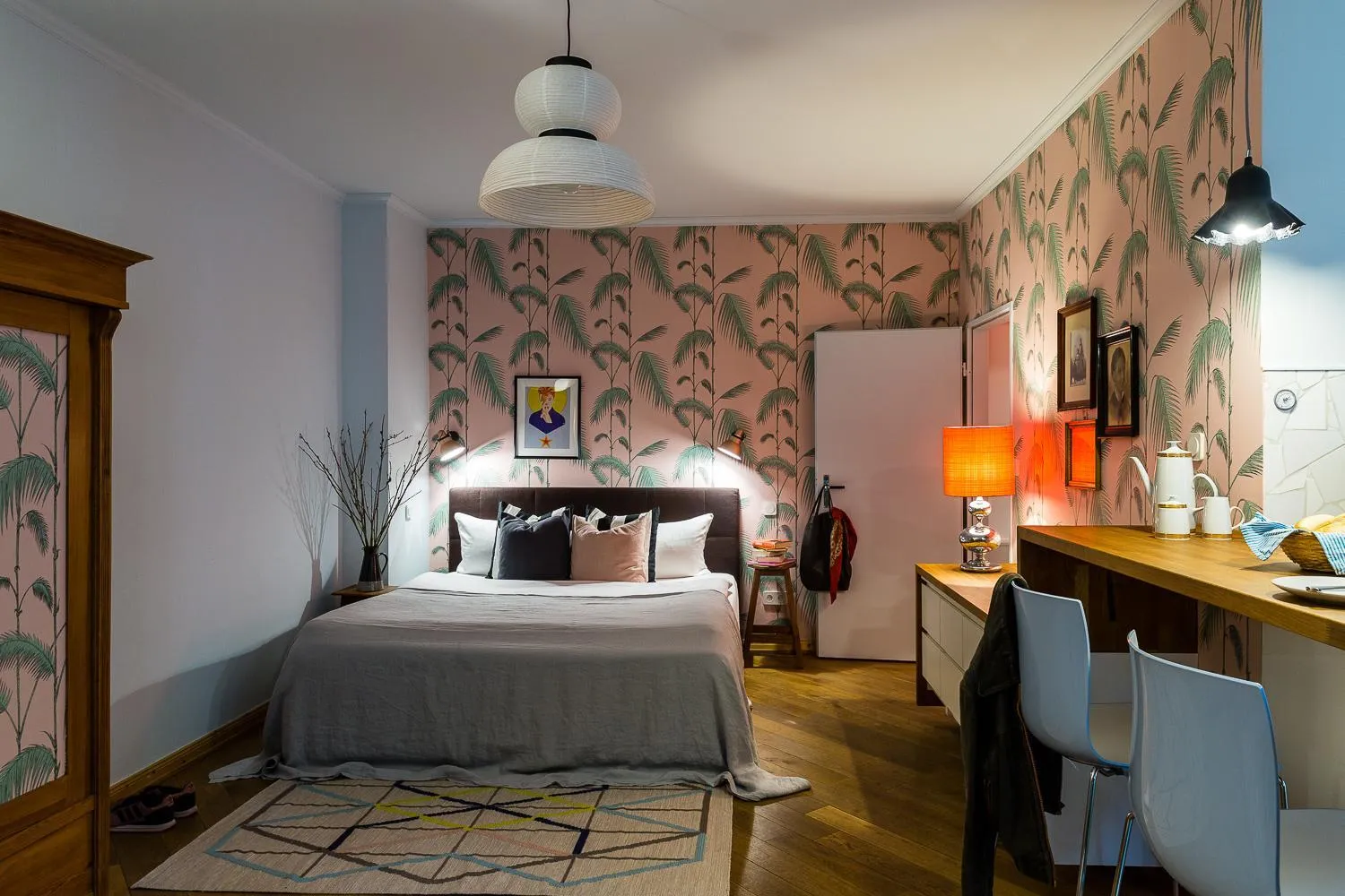 Bedroom, Bed in Brilliant Apartments