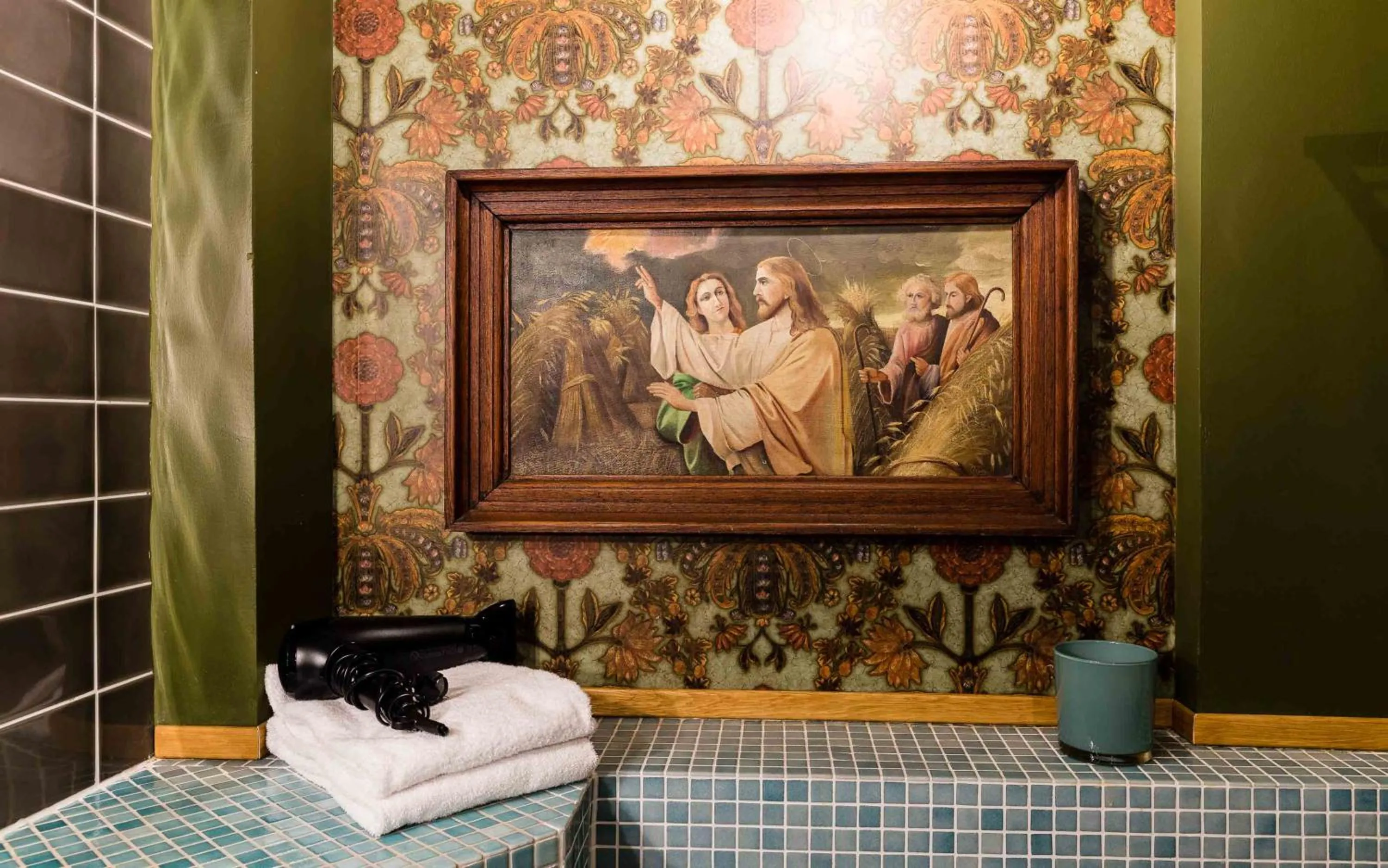 Decorative detail in Brilliant Apartments