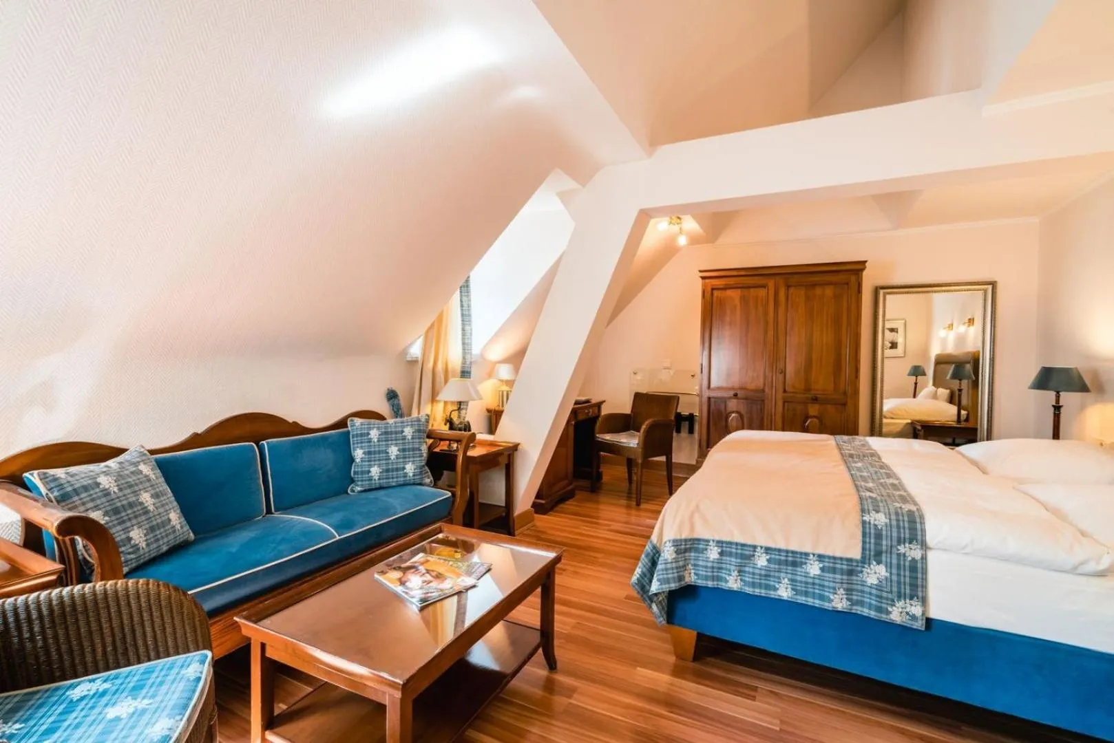 Living room, Bed in Deidesheimer Hof