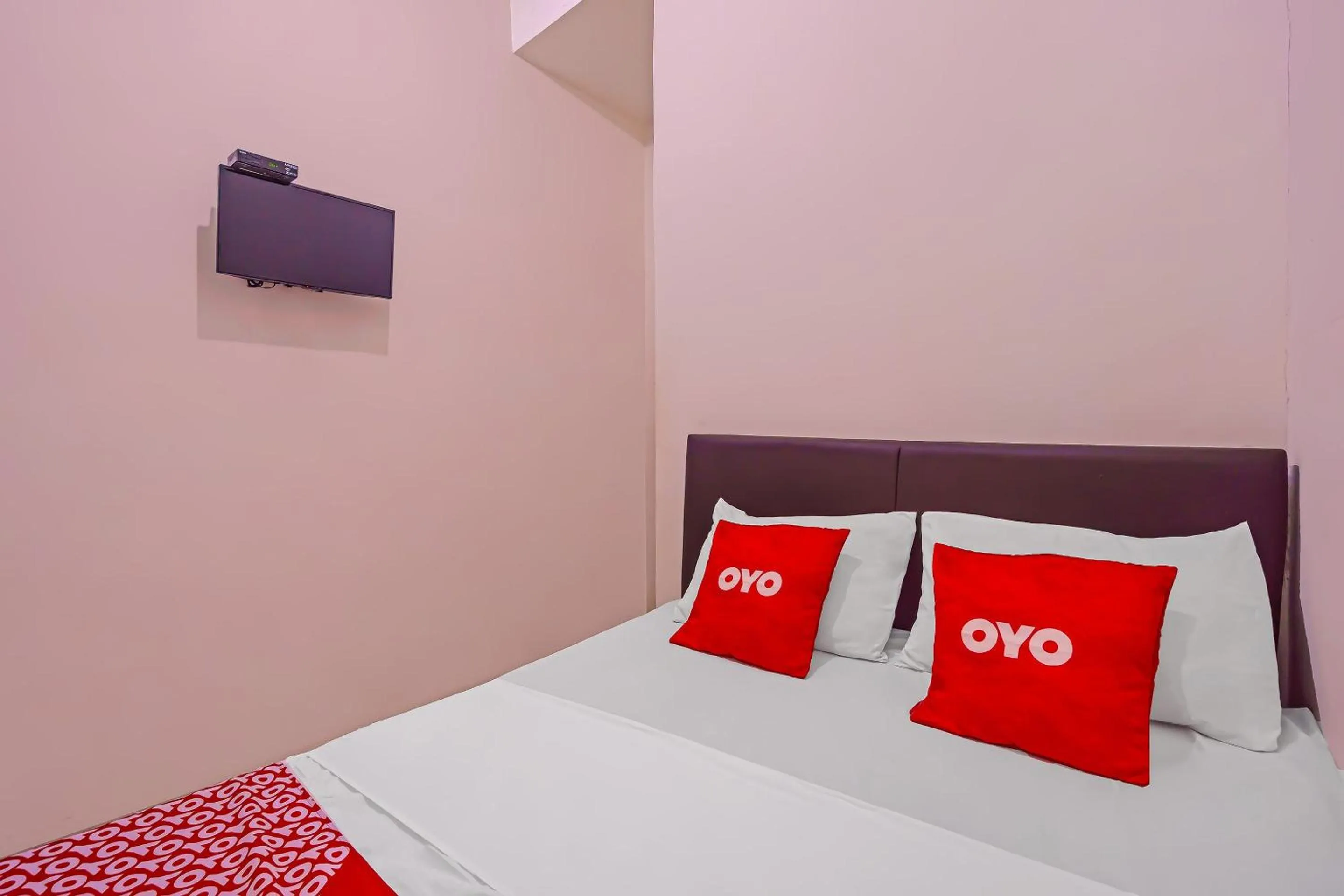 Bedroom, TV/Entertainment Center in OYO 92664 Cemara Koja Residence Syariah