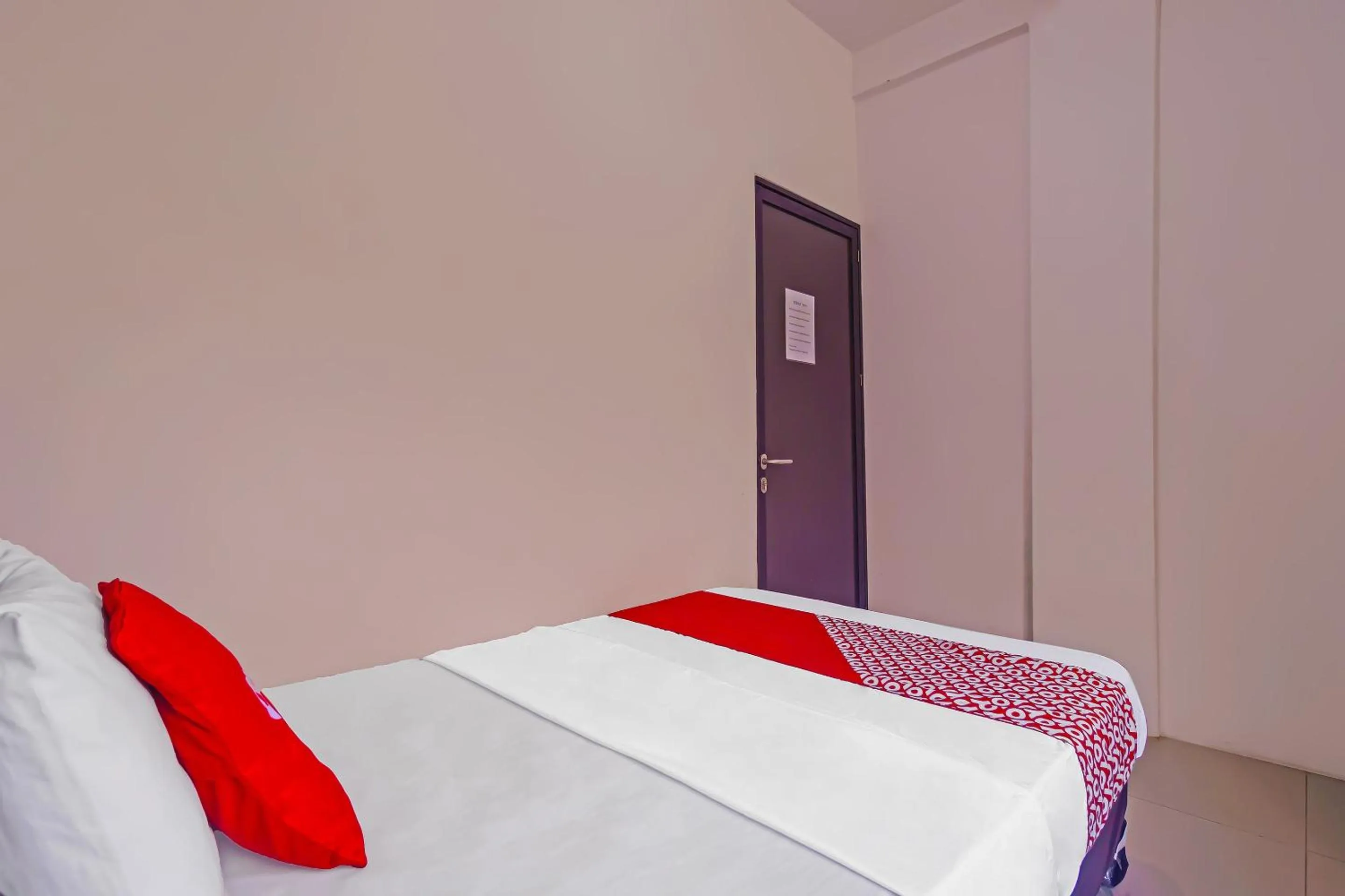 Bedroom in OYO 92664 Cemara Koja Residence Syariah