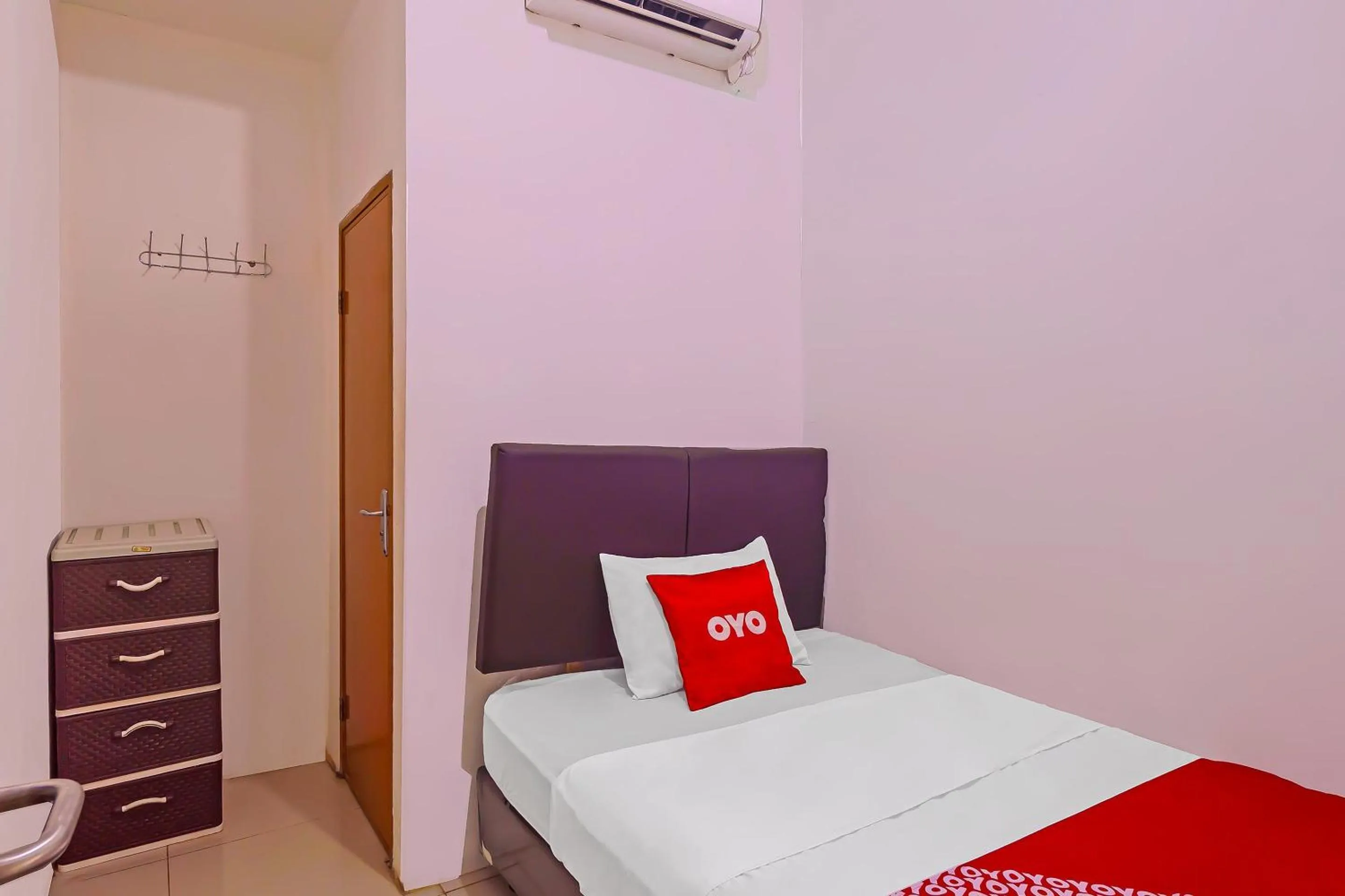 Bedroom in OYO 92664 Cemara Koja Residence Syariah