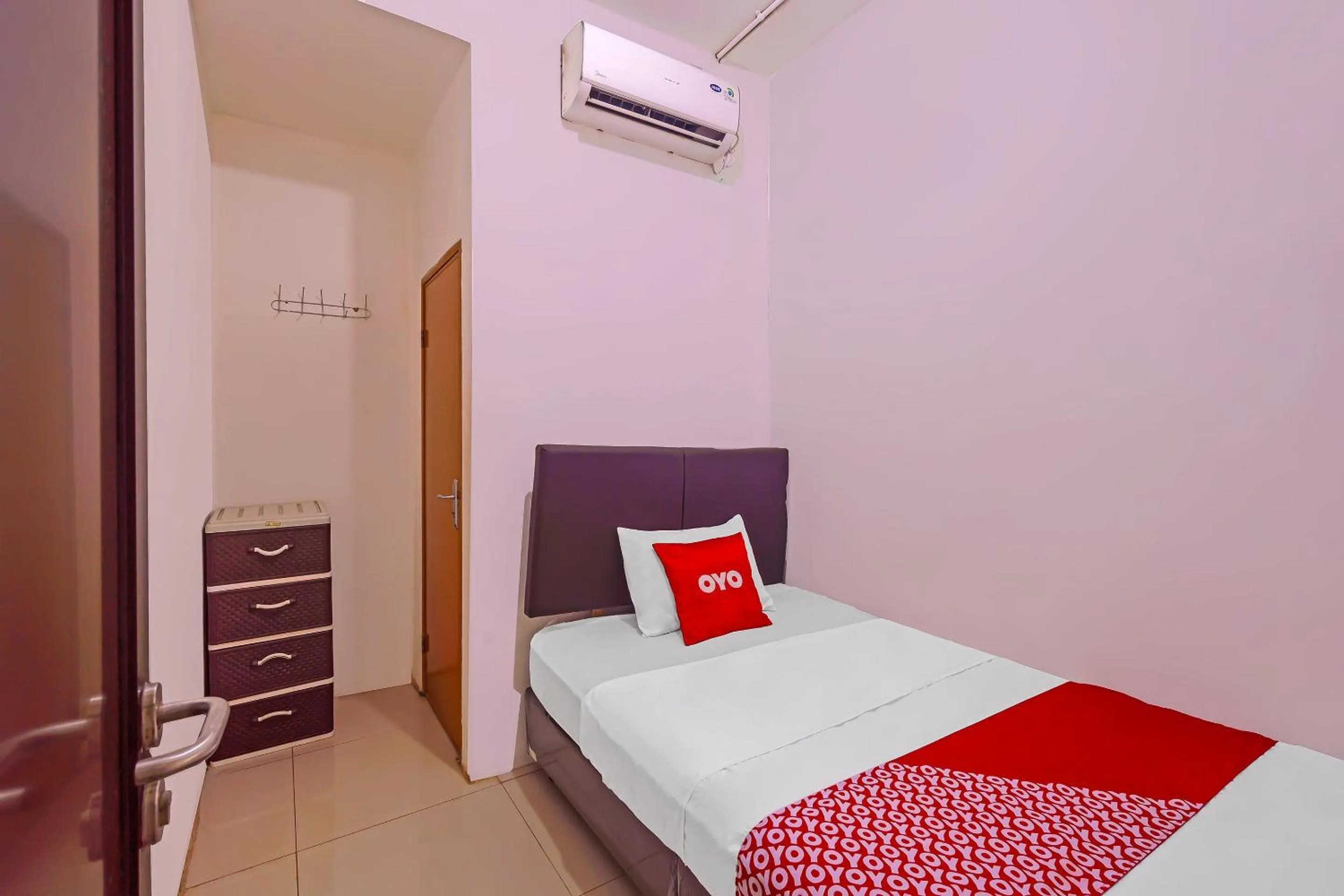 Bedroom in OYO 92664 Cemara Koja Residence Syariah