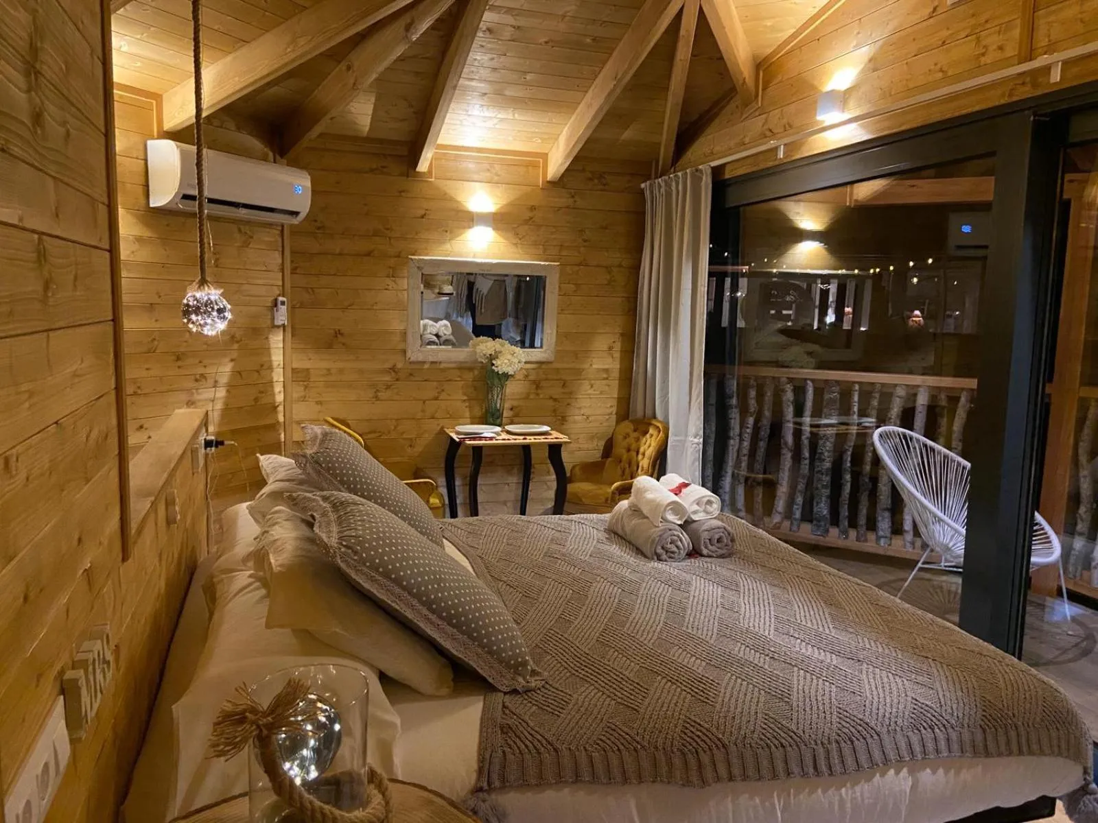 Balcony/Terrace, Bed in Les Suites