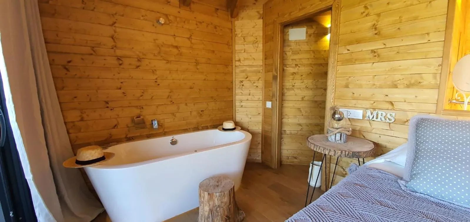 Hot Tub in Les Suites