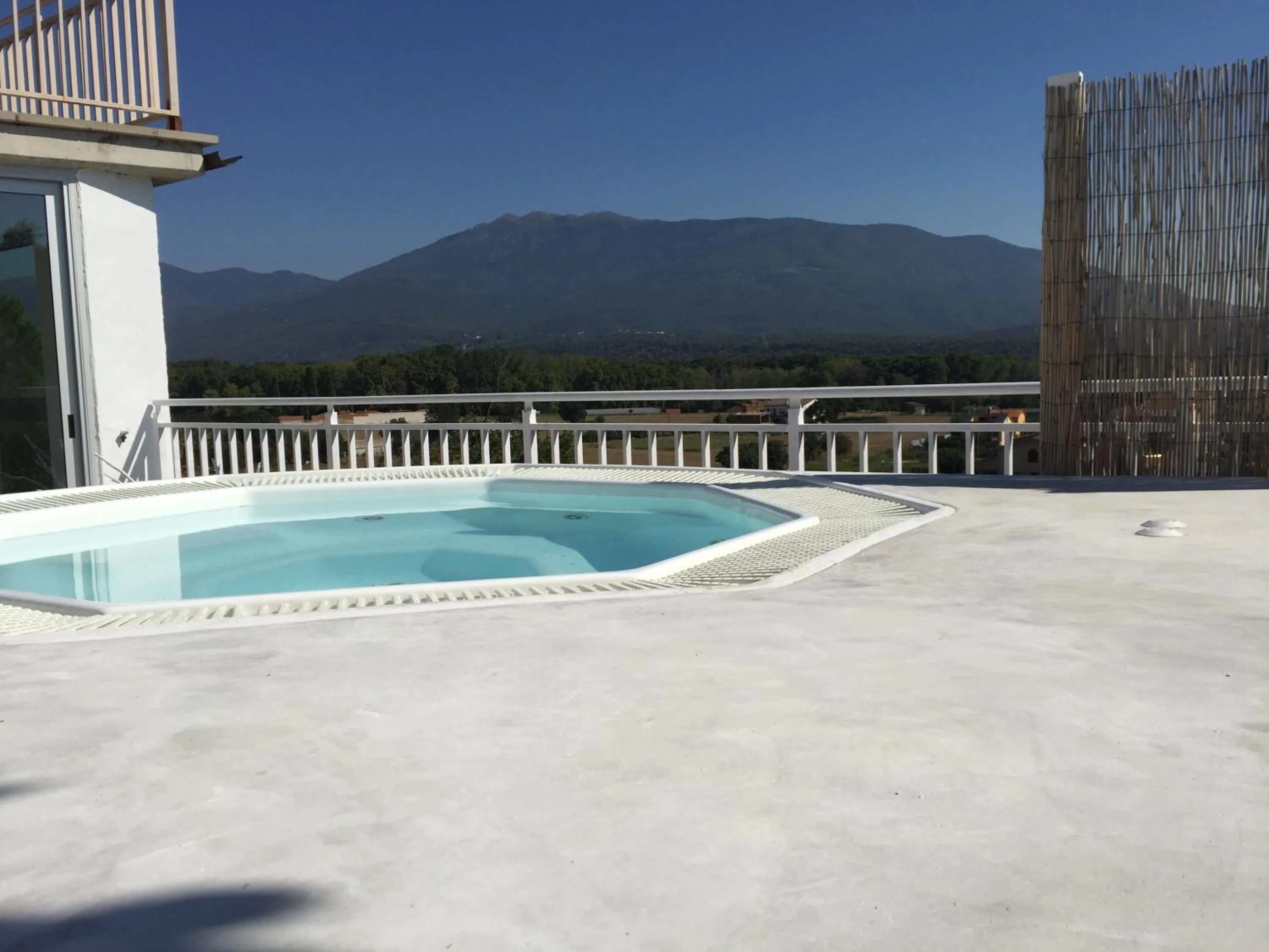 Open Air Bath in Les Suites
