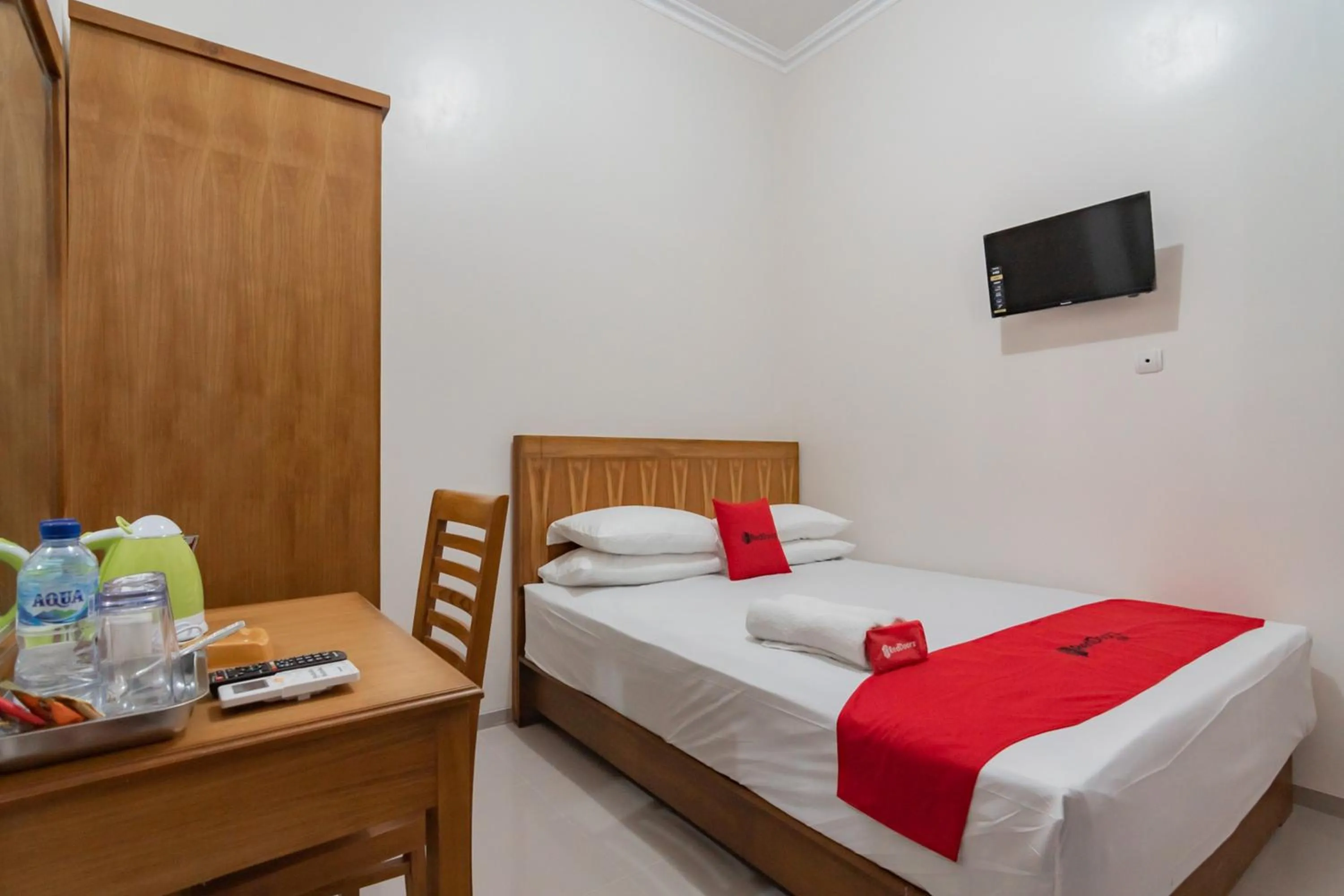 Bed in RedDoorz Syariah Plus @ Perintis Guesthouse Tasikmalaya