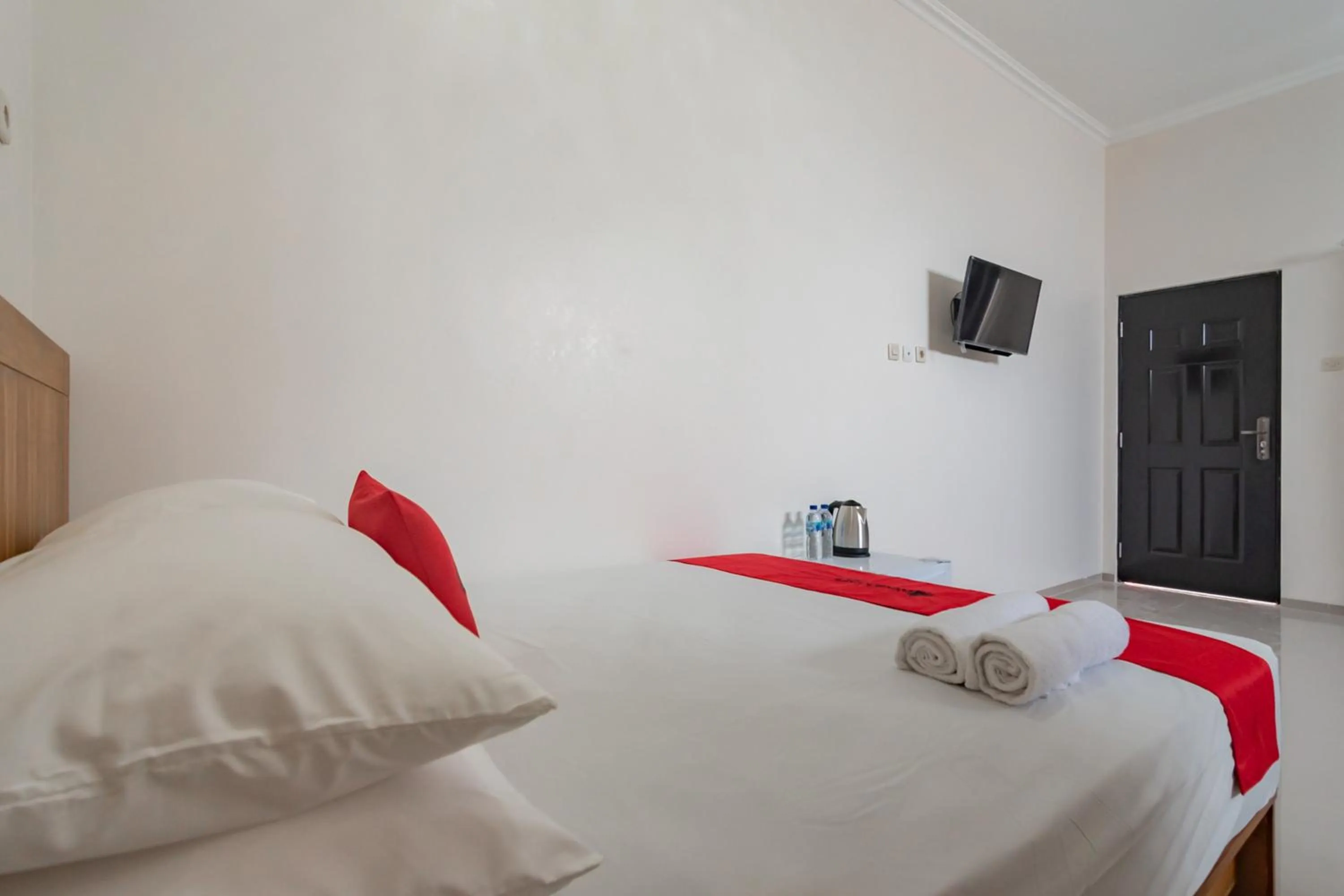 Bed in RedDoorz Syariah Plus @ Perintis Guesthouse Tasikmalaya