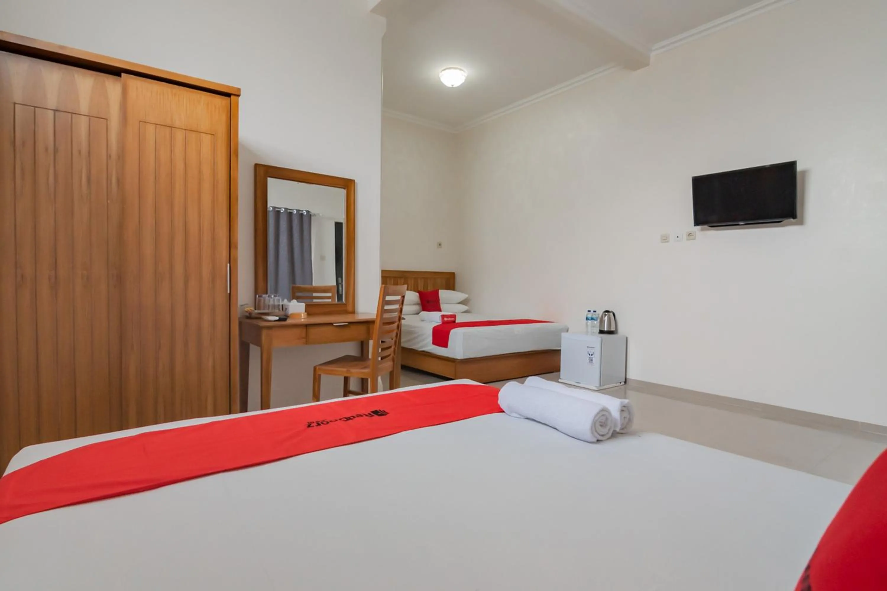 Bed in RedDoorz Syariah Plus @ Perintis Guesthouse Tasikmalaya