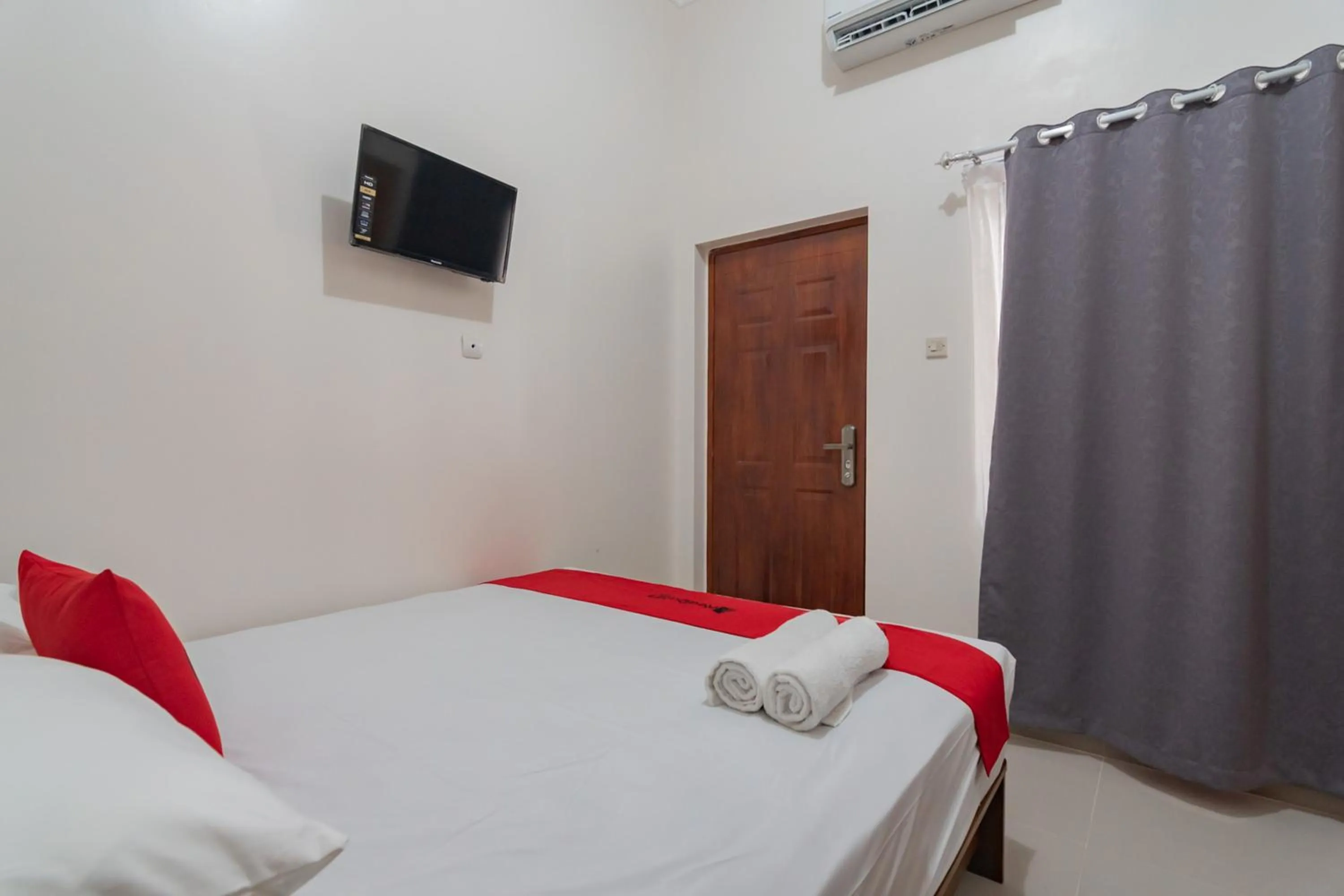 Bed in RedDoorz Syariah Plus @ Perintis Guesthouse Tasikmalaya