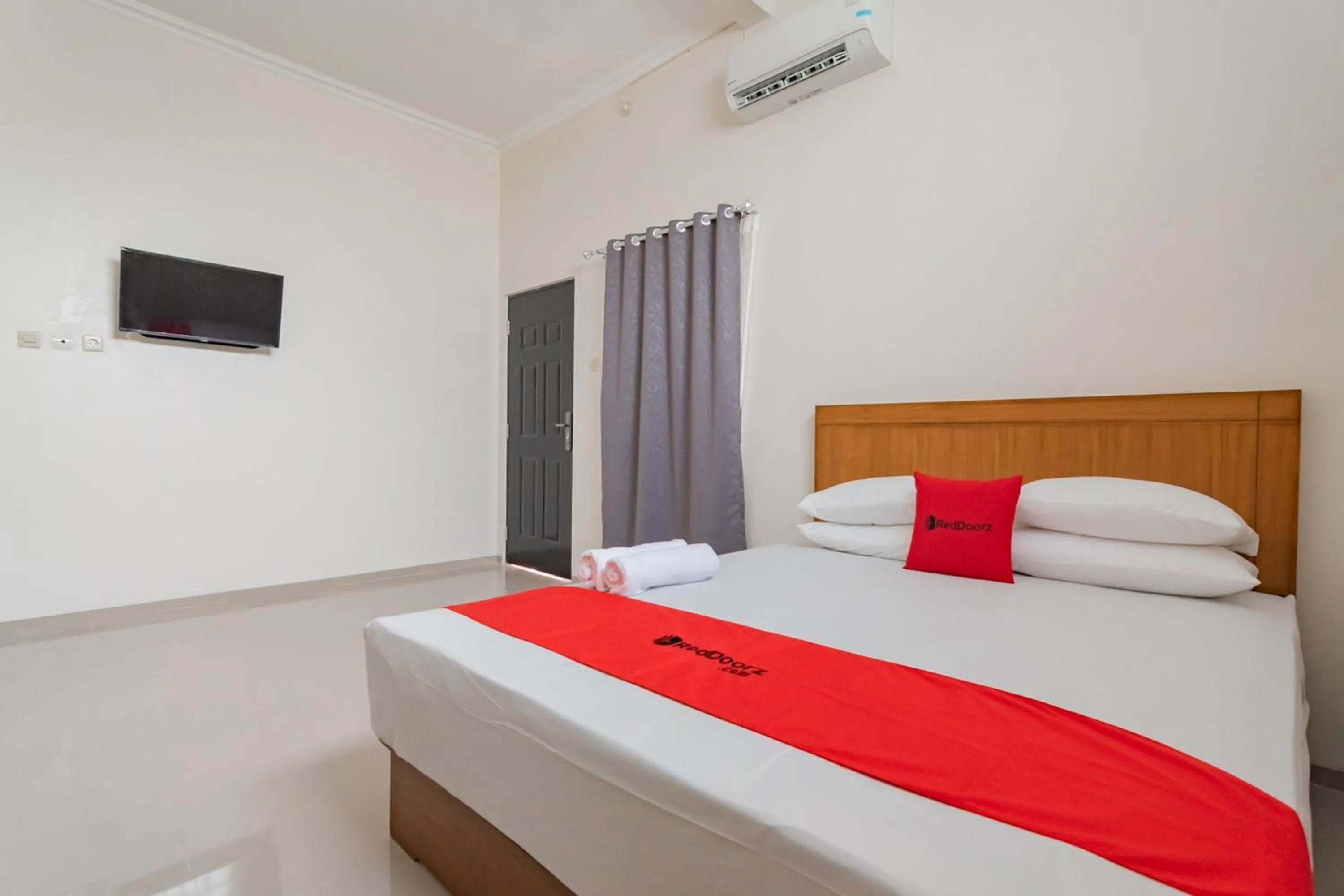 Bed in RedDoorz Syariah Plus @ Perintis Guesthouse Tasikmalaya