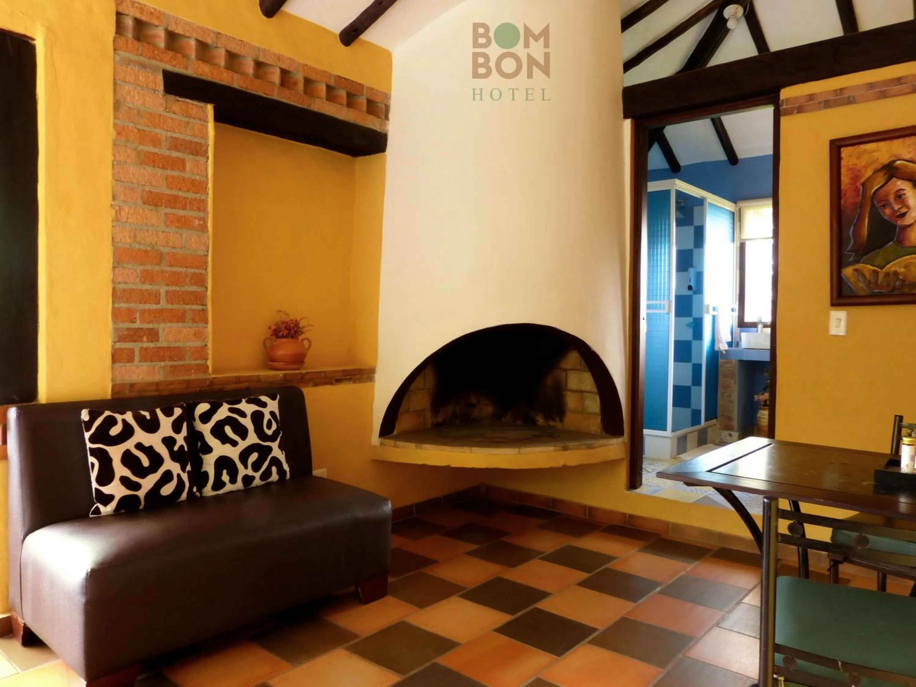 Living room in Bombon Hotel