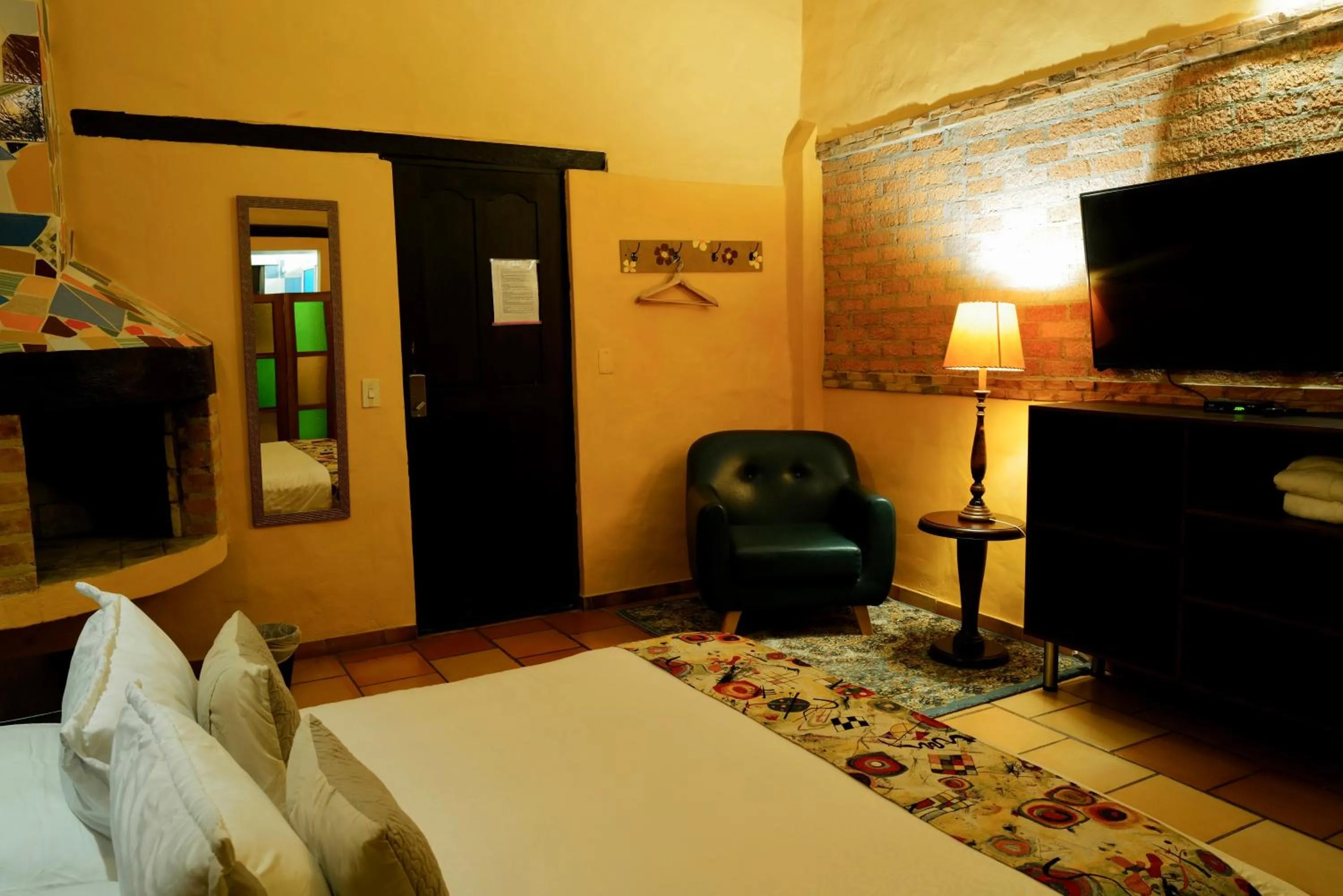 Staff, Bed in Elephantia Spa Hotel