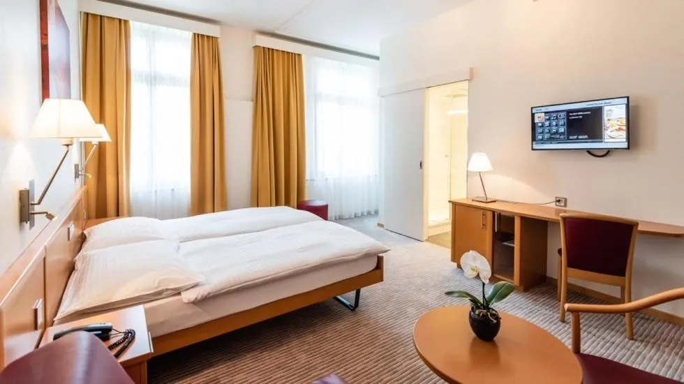 Photo of the whole room, Bed in Central City Hotel Rochat