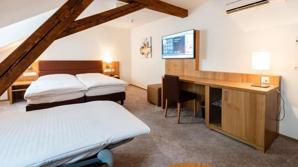 Photo of the whole room, Bed in Central City Hotel Rochat