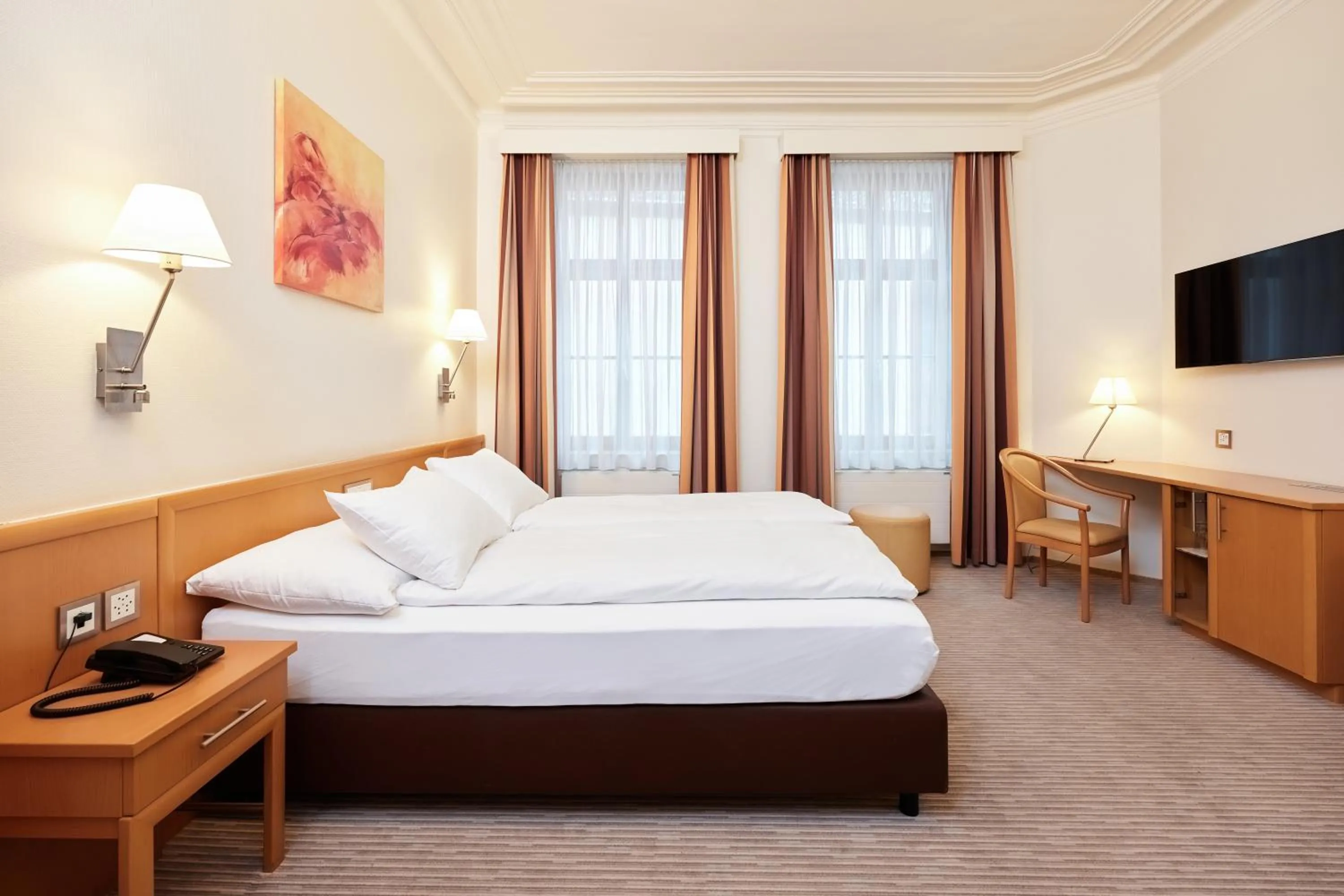 Bed in Central City Hotel Rochat