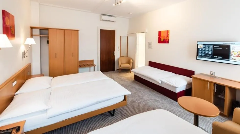 Photo of the whole room, Bed in Central City Hotel Rochat