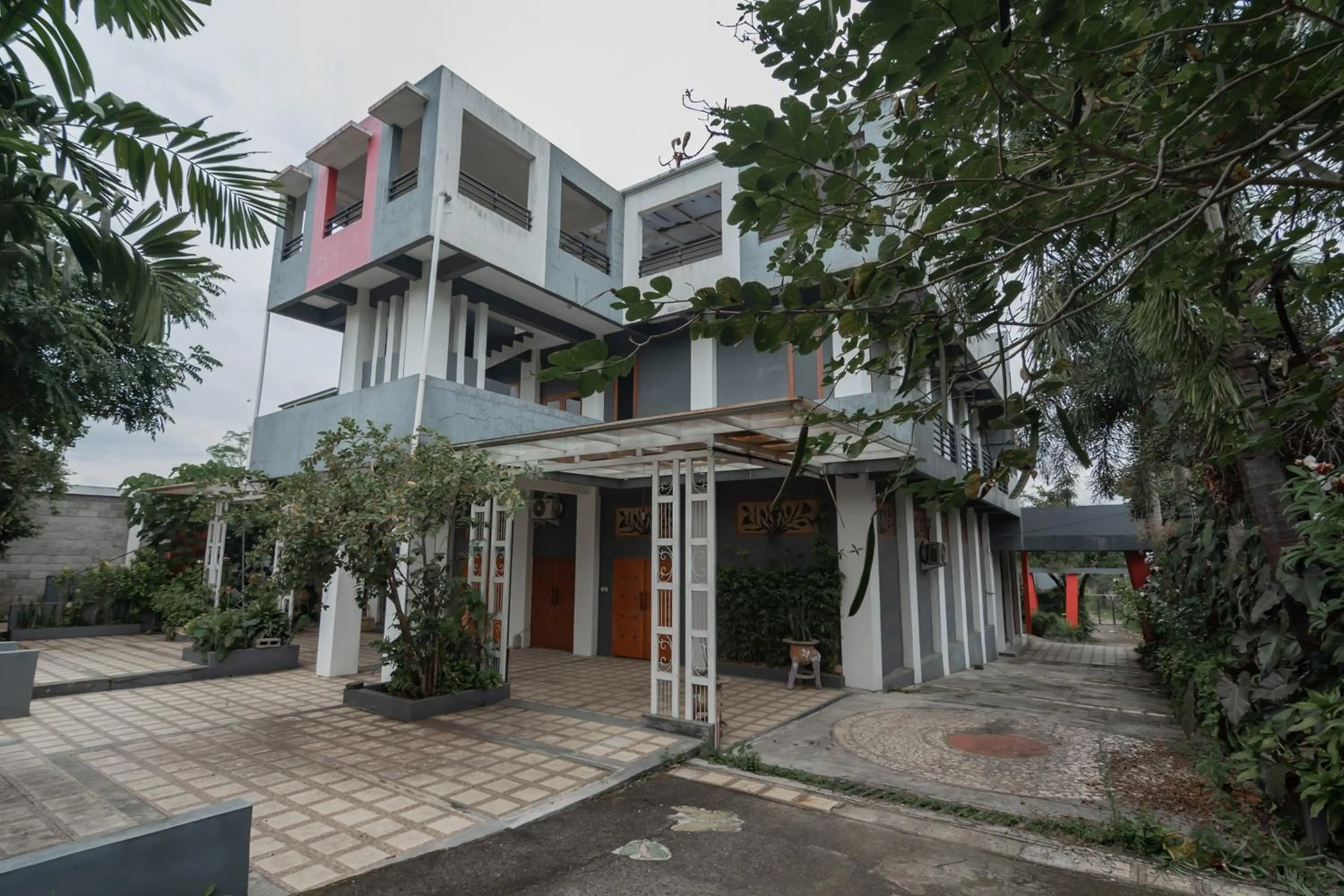 Lembur Kiwari Setra Duta Mitra RedDoorz