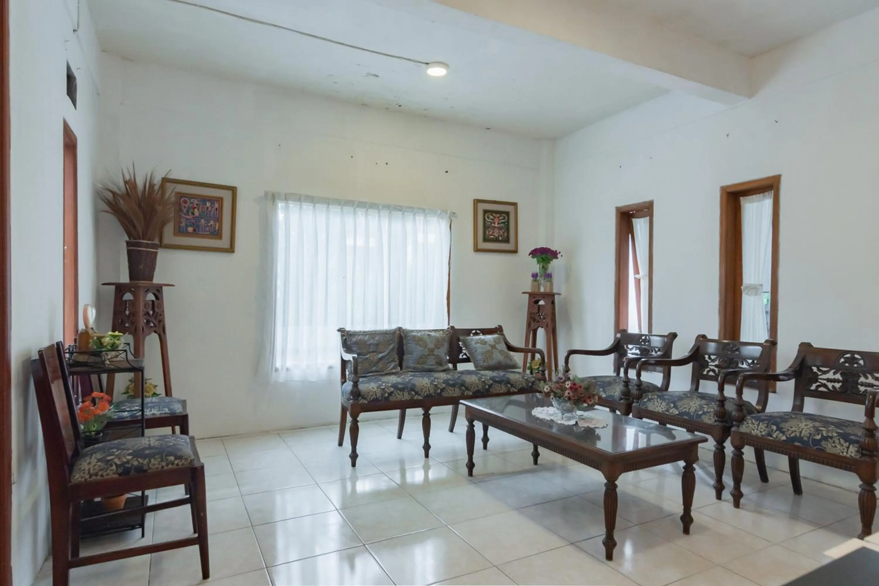 Living room in Lembur Kiwari Setra Duta Mitra RedDoorz