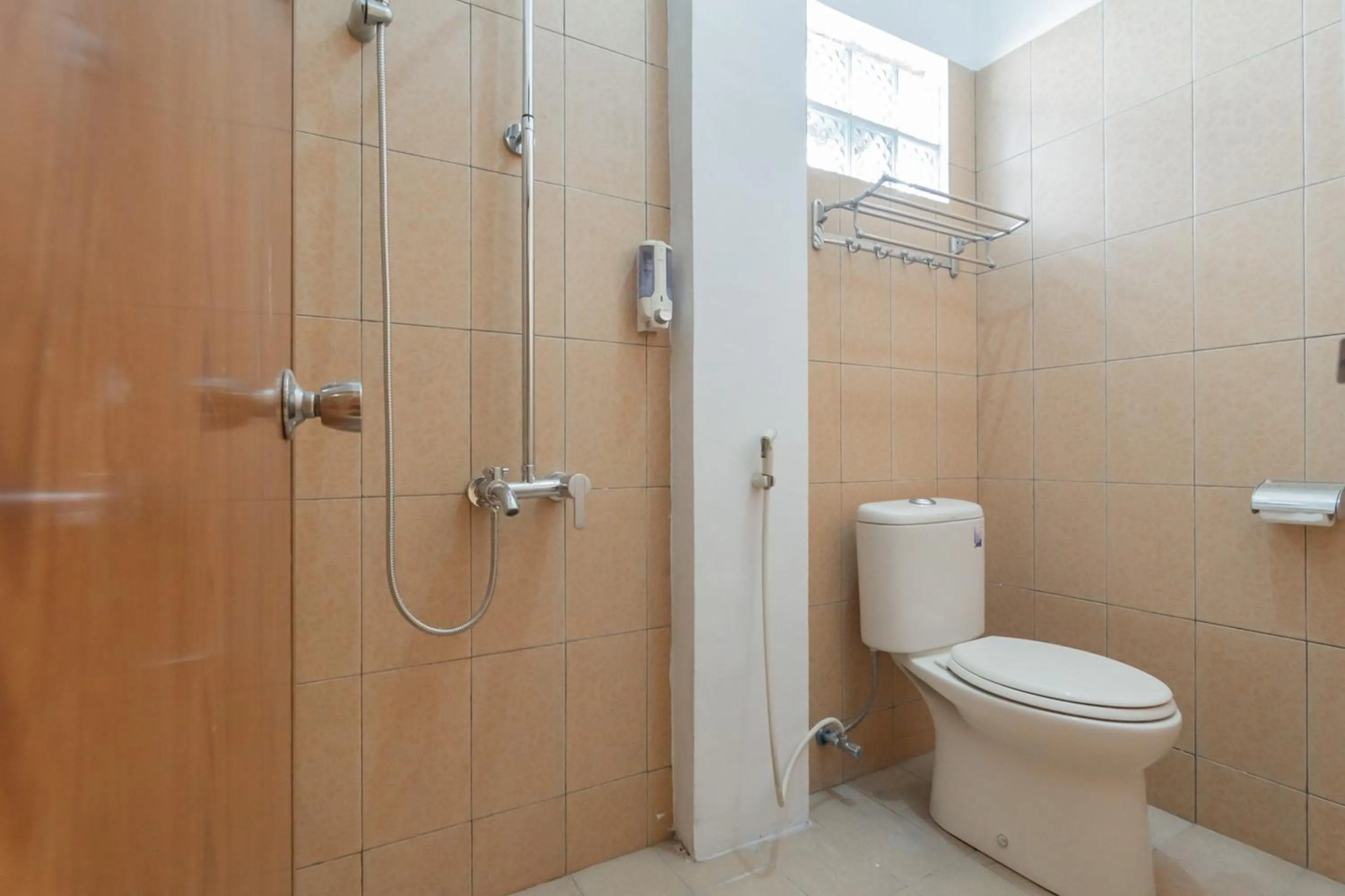 Lembur Kiwari Setra Duta Mitra RedDoorz