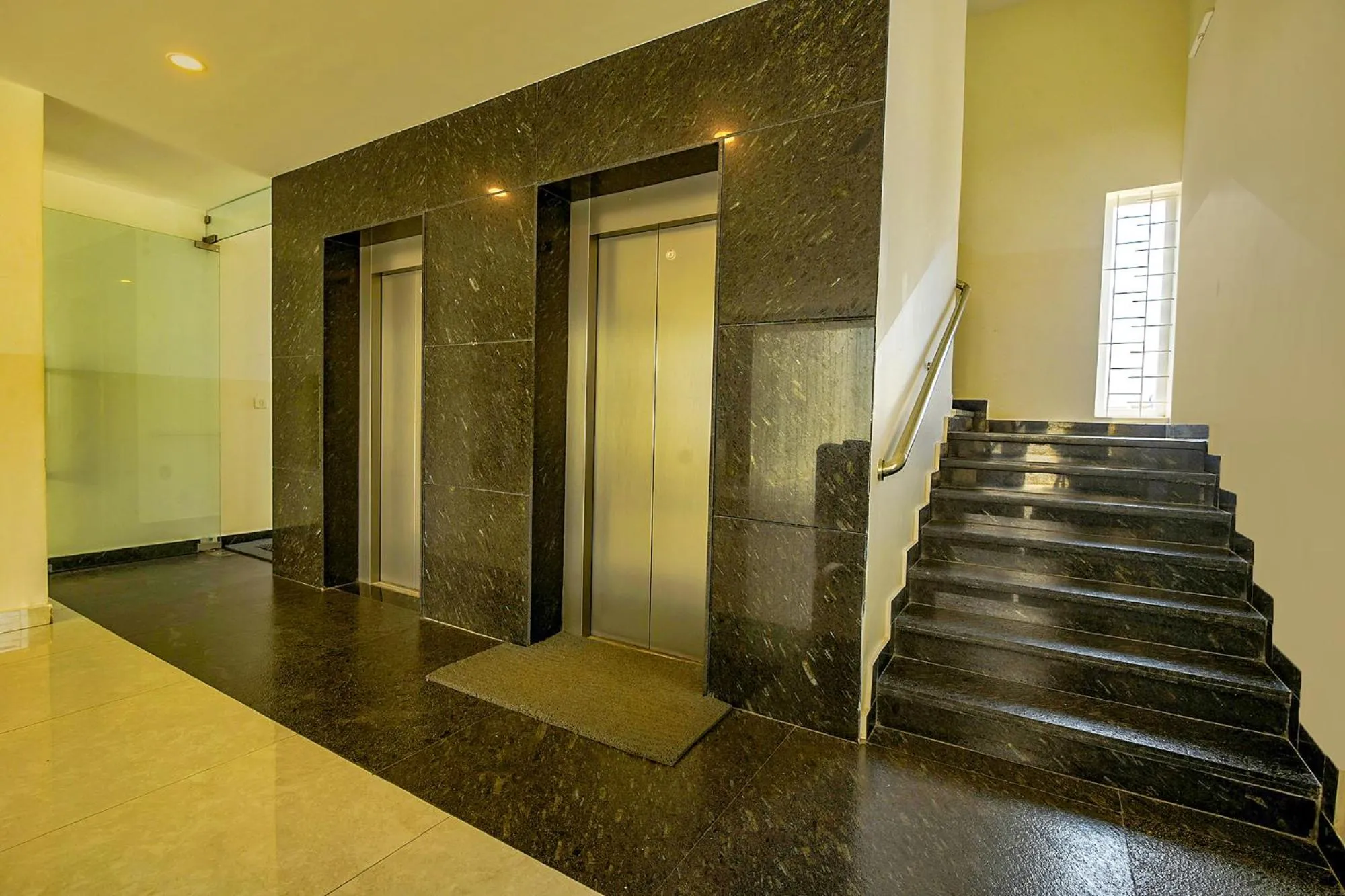 Lobby or reception in FabHotel Champion Gateway - Yelahanka