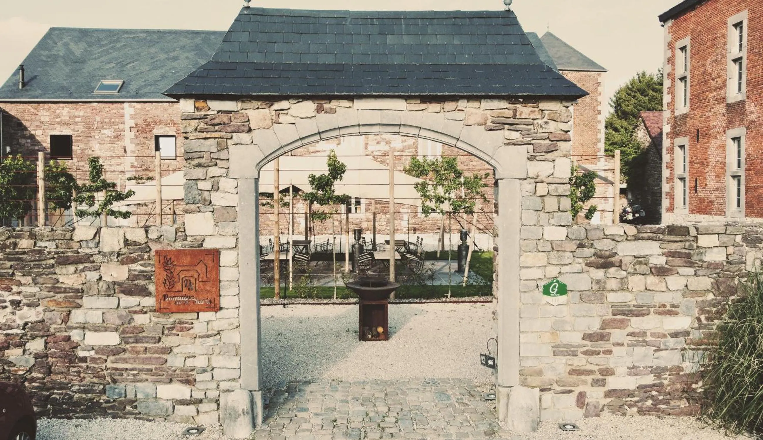 Facade/entrance in Domaine Sur Les Sarts