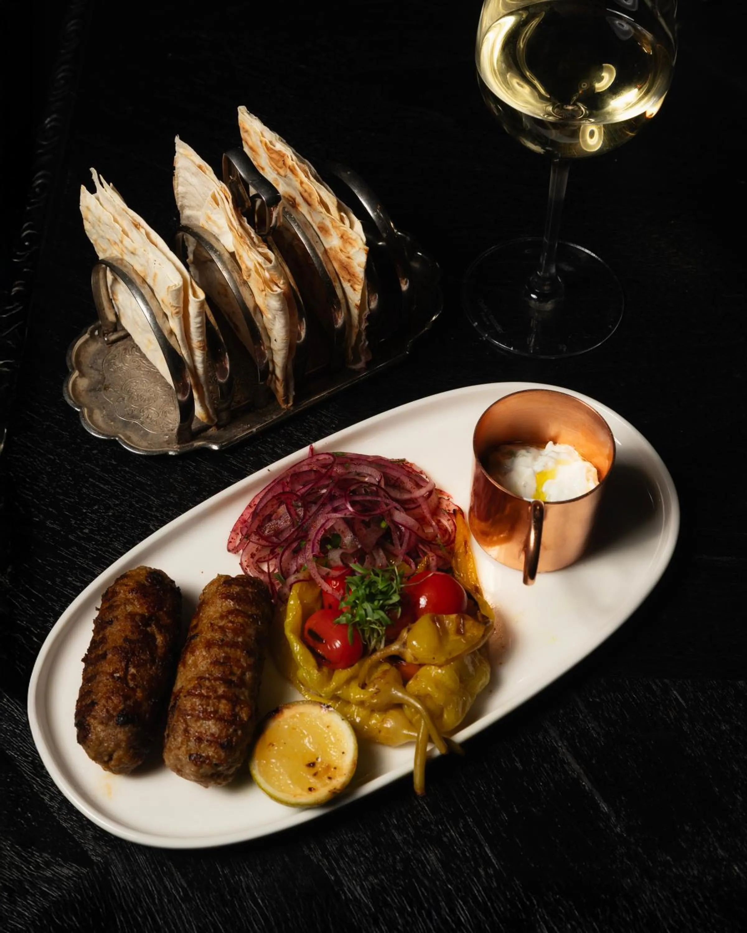 Restaurant/places to eat in Unfound Door - Design Hotel