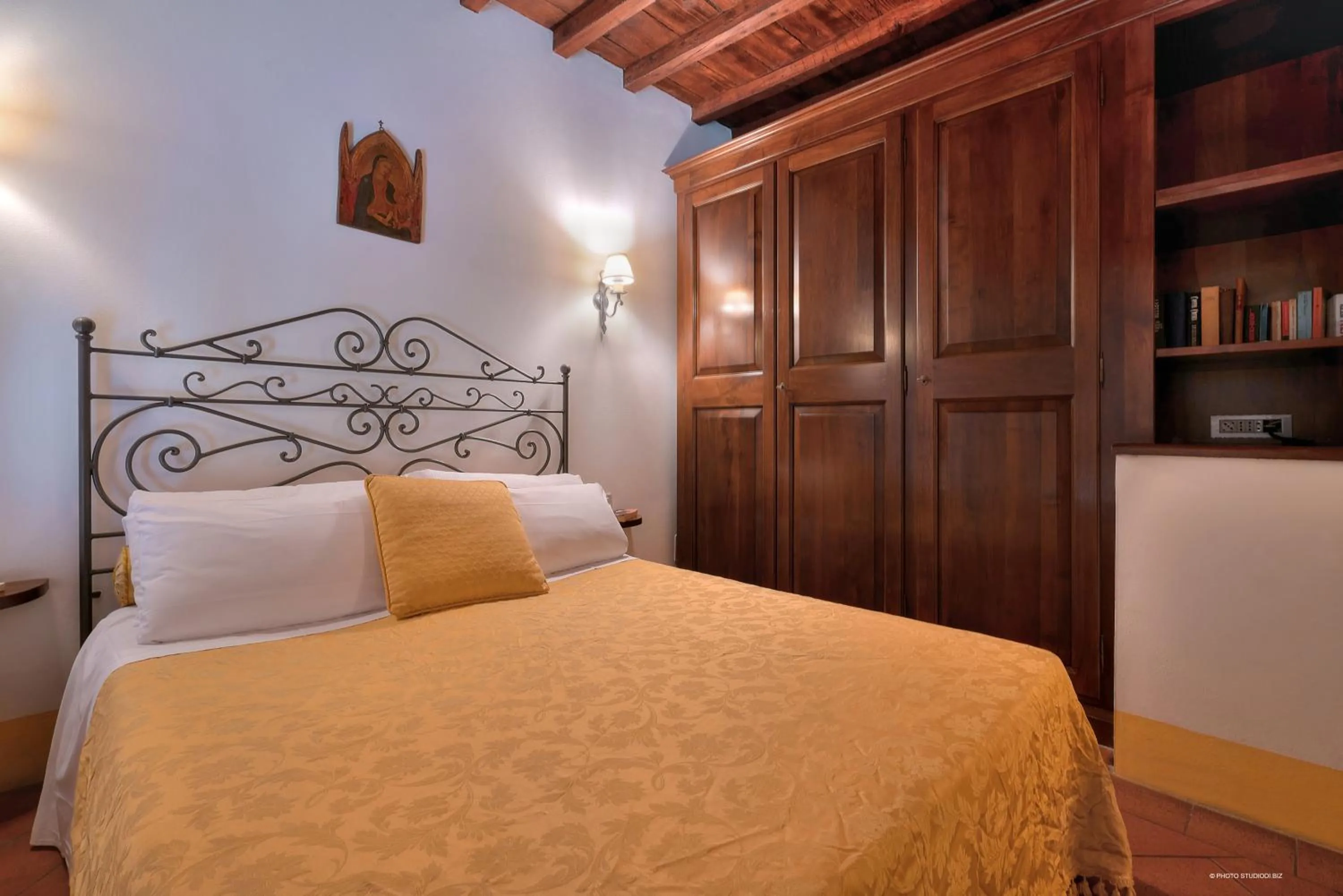 Bedroom, Bed in First of Florence