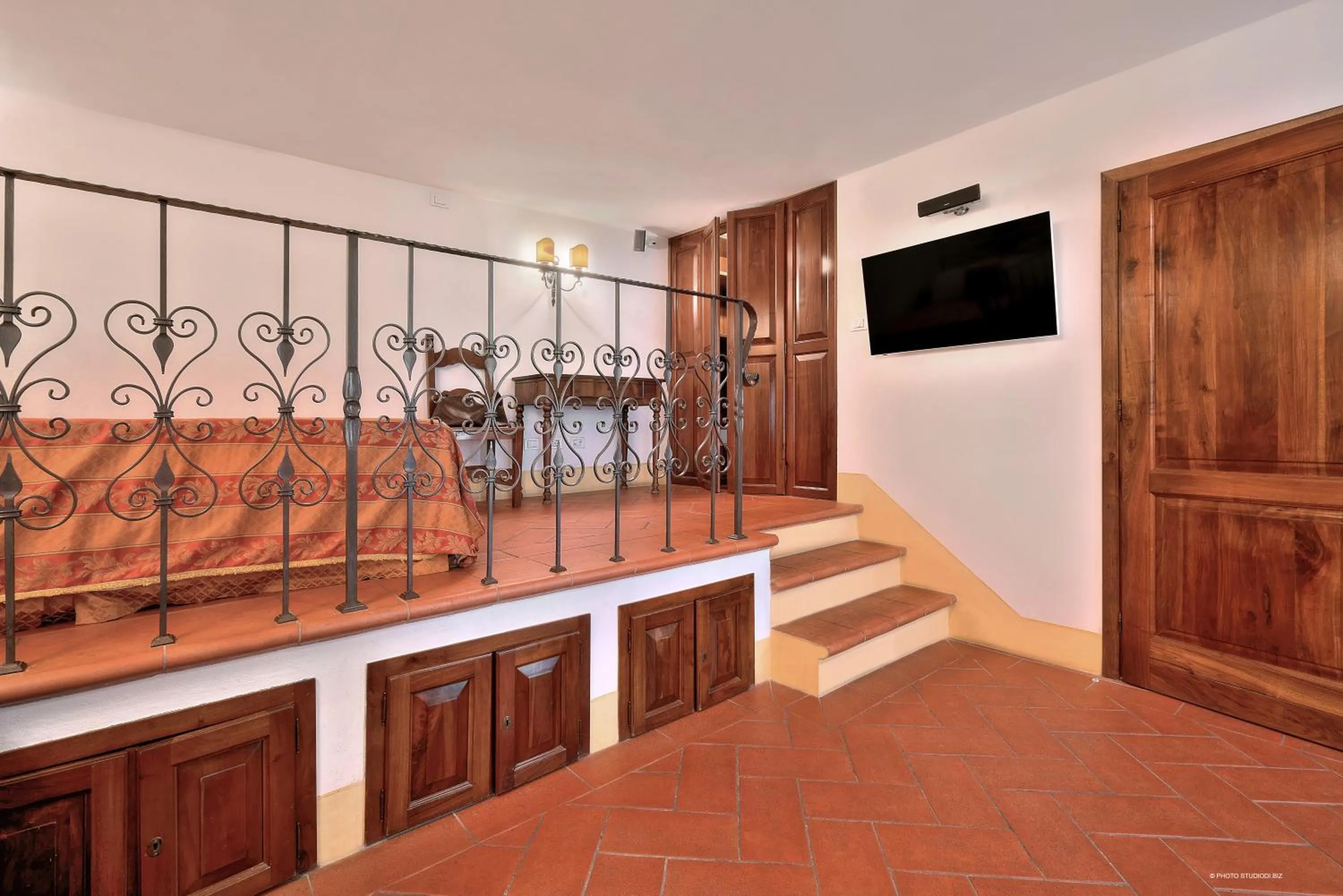 Photo of the whole room in First of Florence