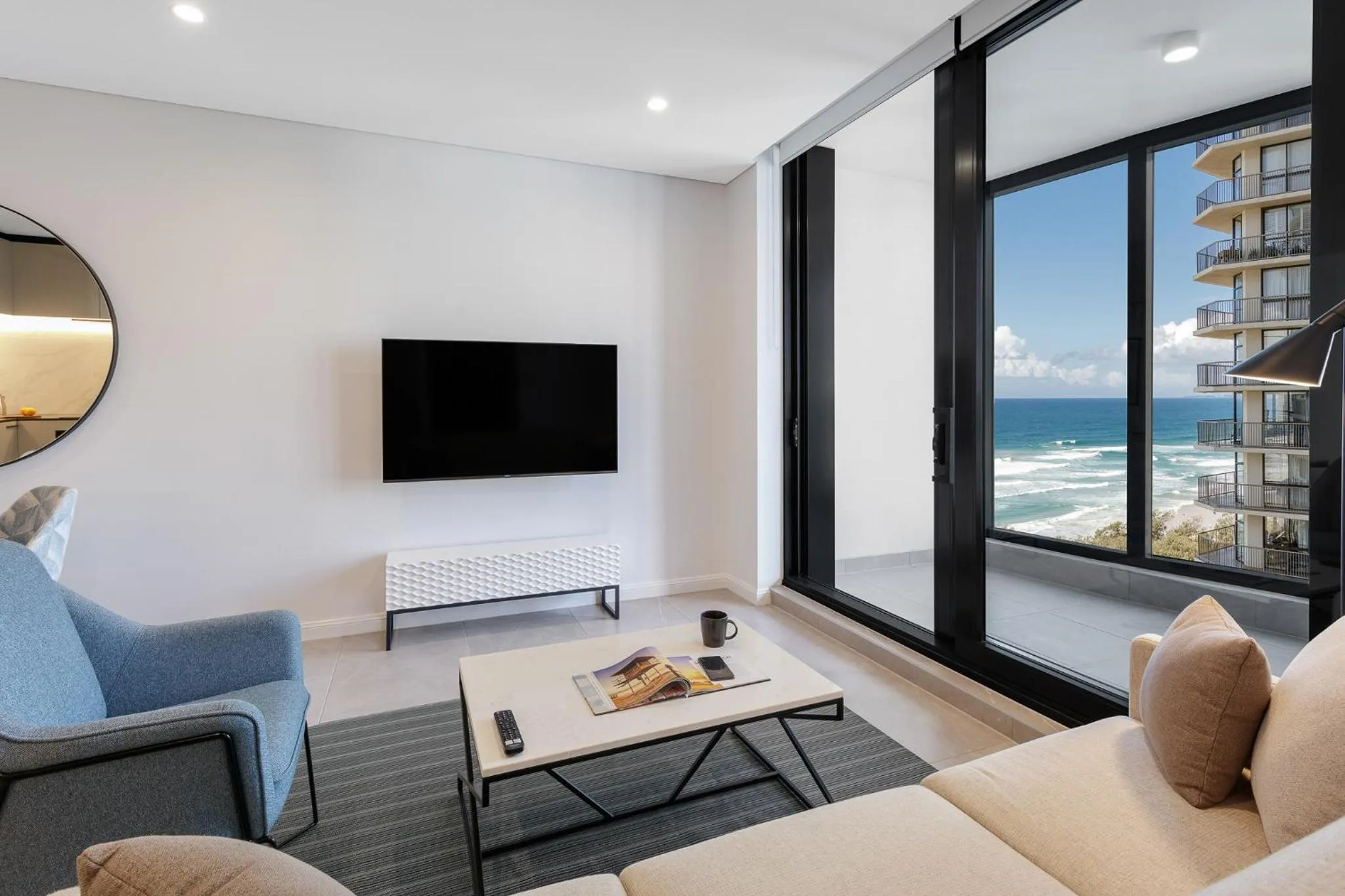 TV and multimedia in Meriton Suites Surfers Paradise