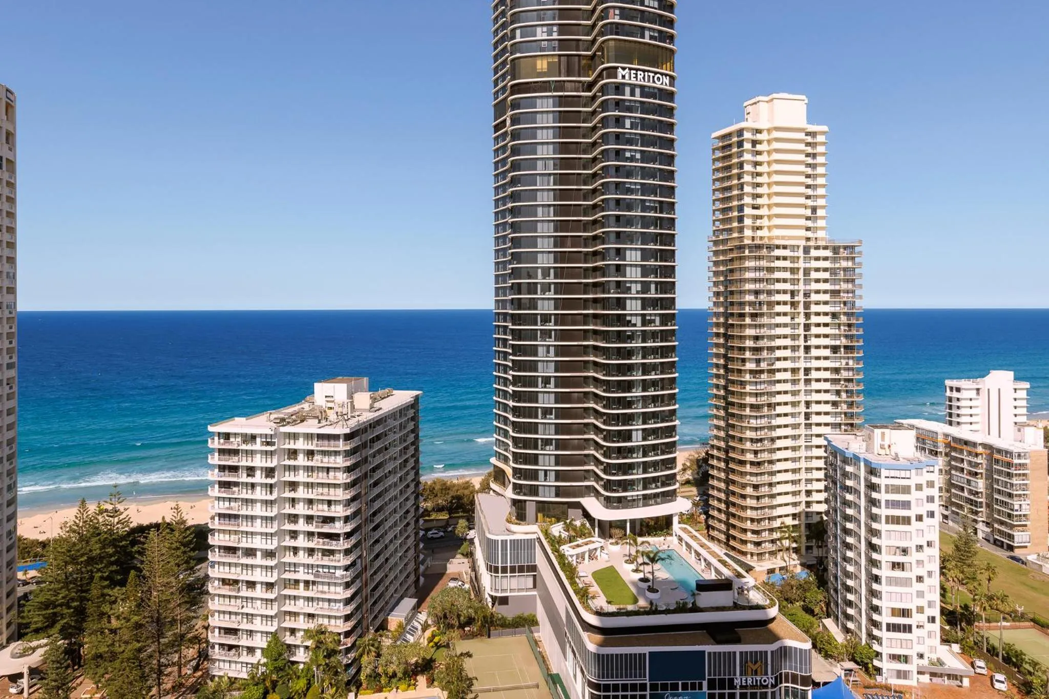 Property building in Meriton Suites Surfers Paradise