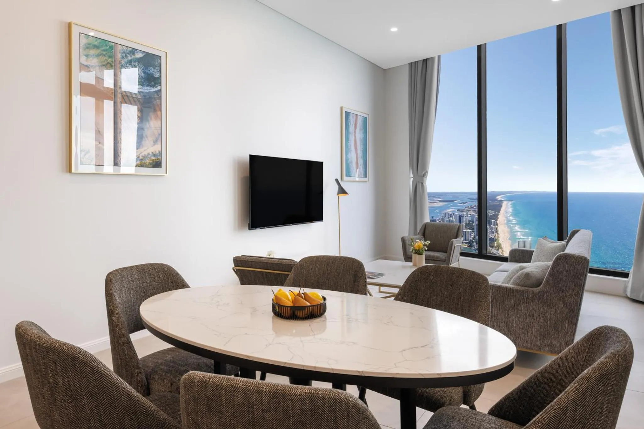 TV and multimedia in Meriton Suites Surfers Paradise