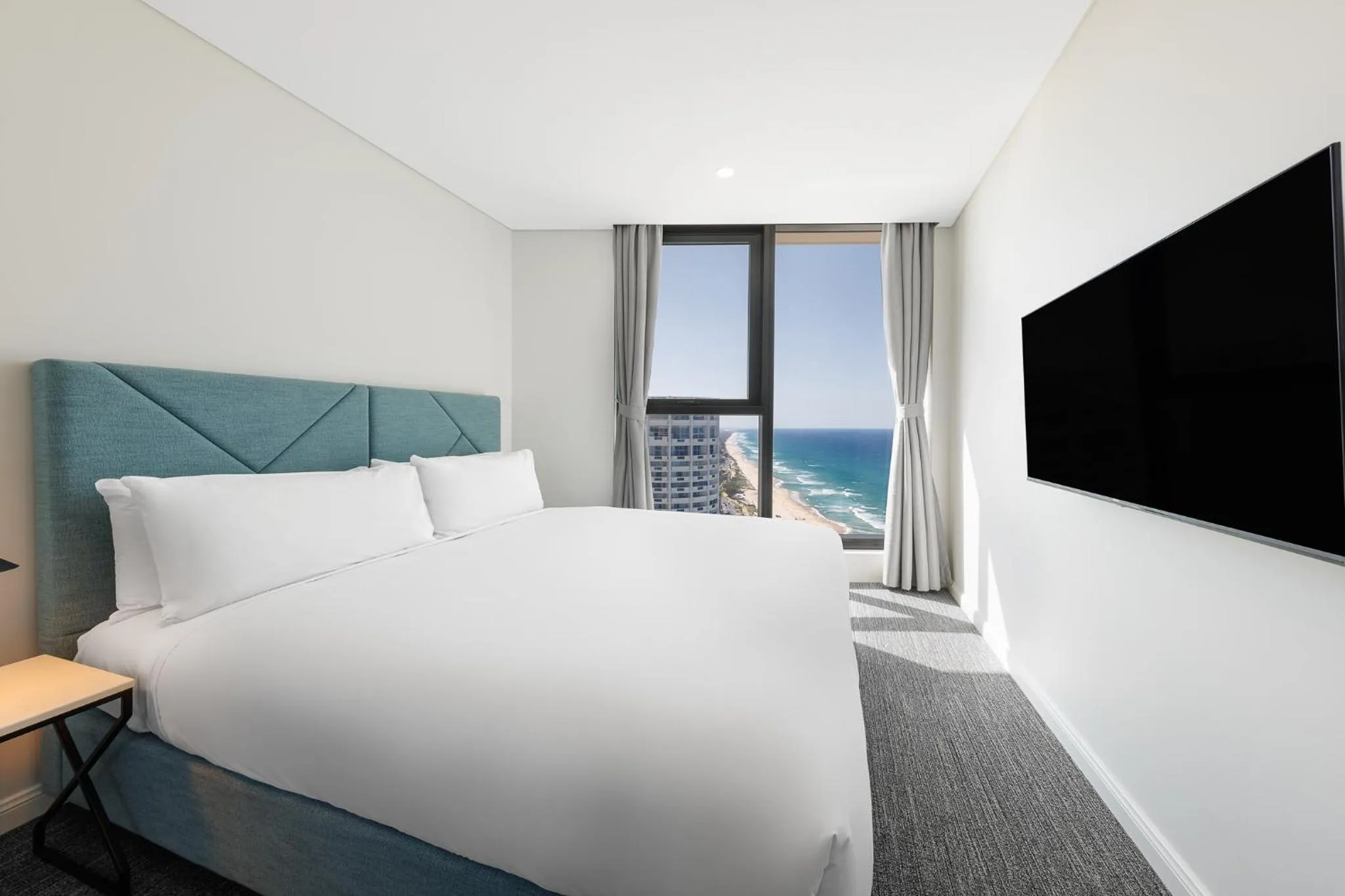 Bed in Meriton Suites Surfers Paradise