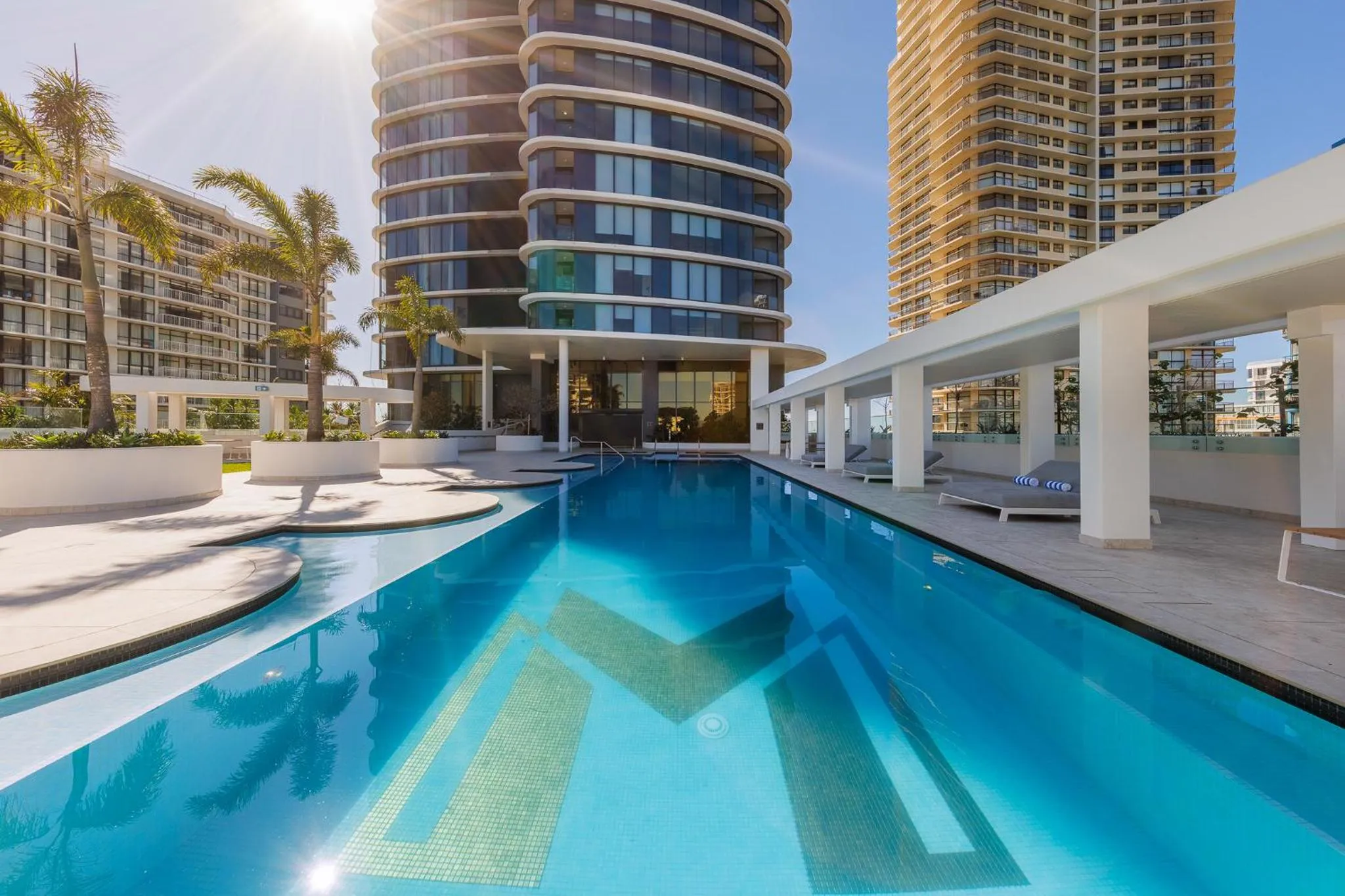 Swimming pool in Meriton Suites Surfers Paradise