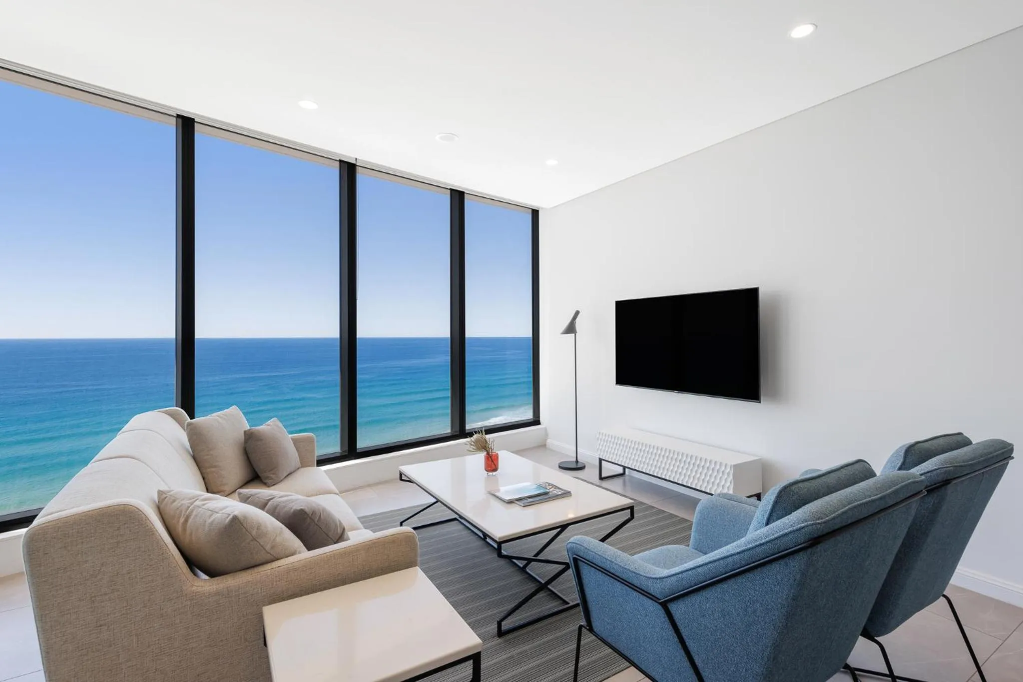 TV and multimedia in Meriton Suites Surfers Paradise