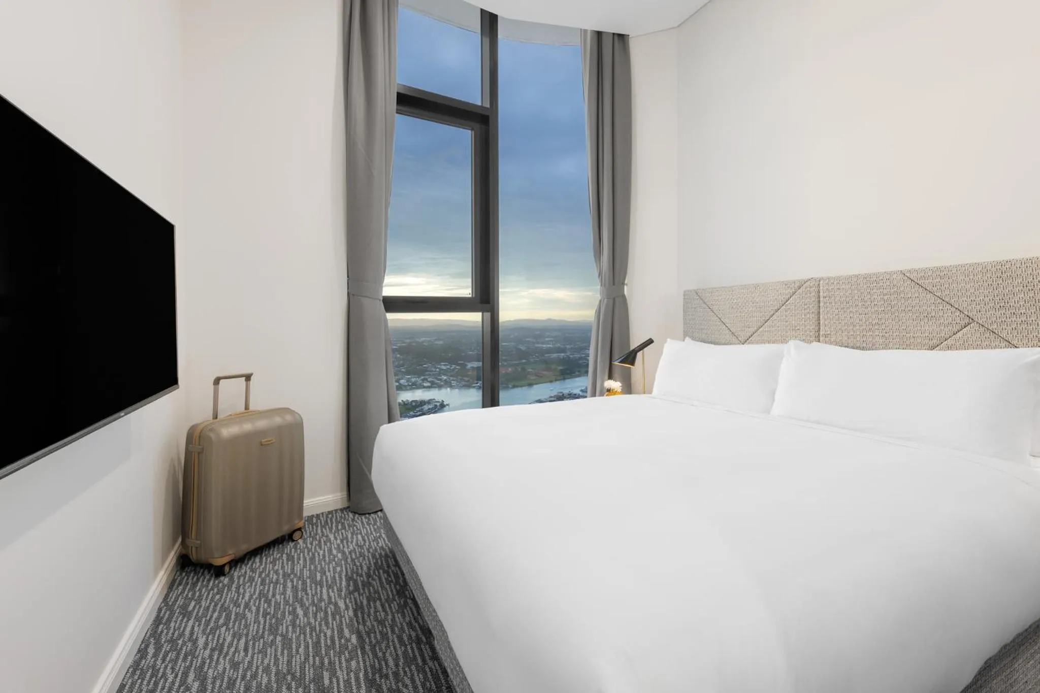 Bed in Meriton Suites Surfers Paradise
