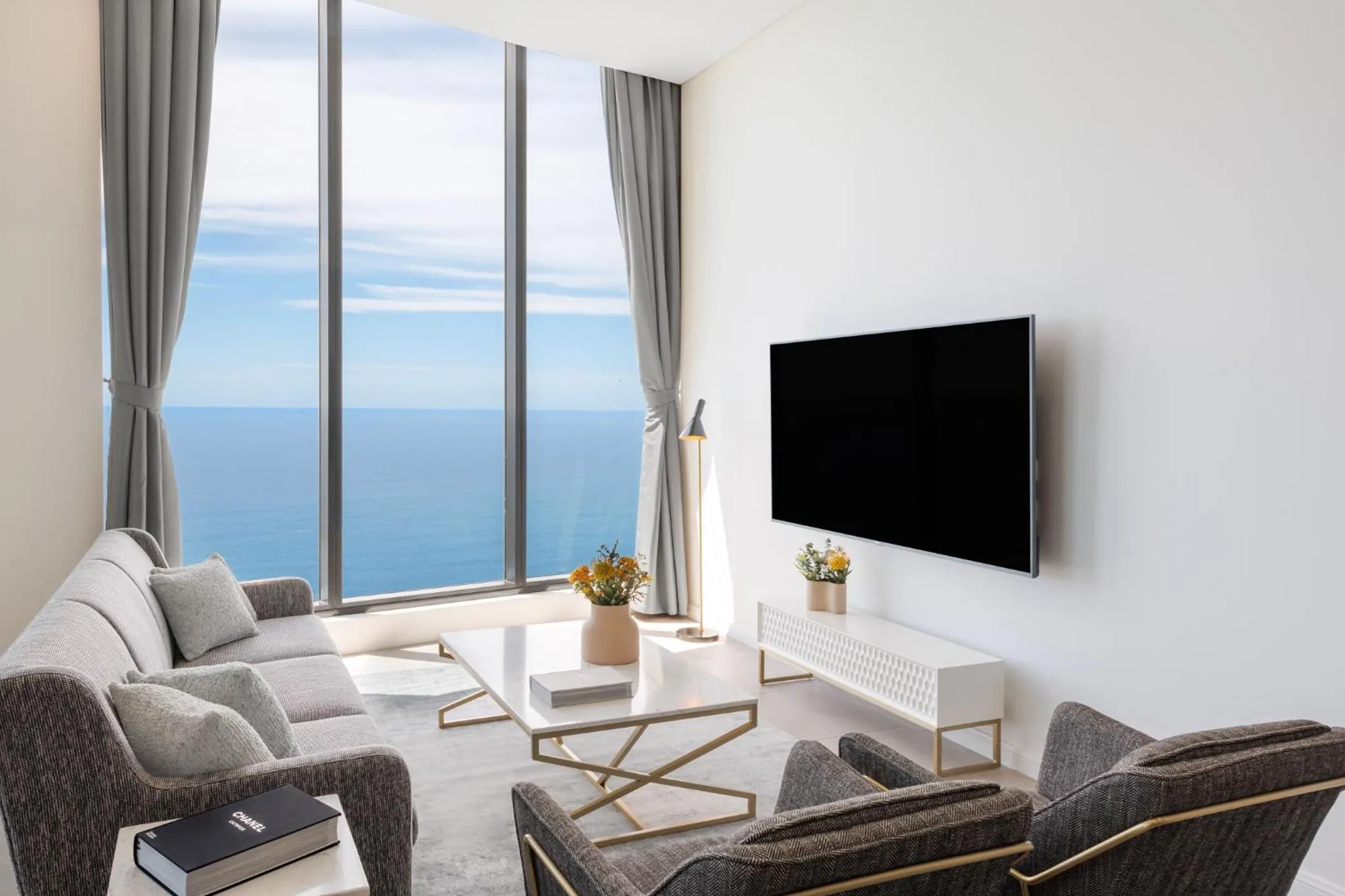 TV and multimedia in Meriton Suites Surfers Paradise
