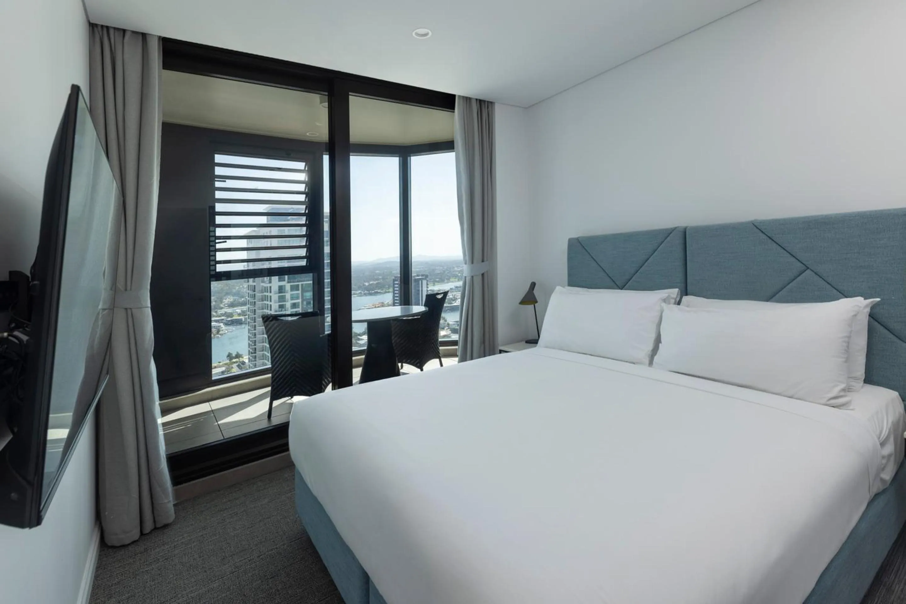 Bed in Meriton Suites Surfers Paradise