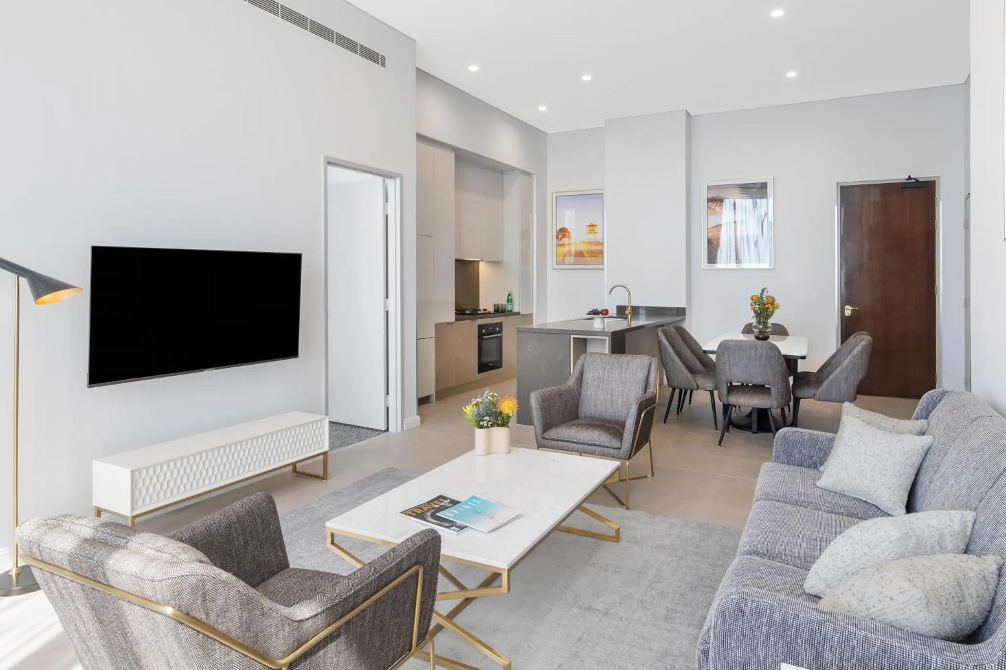 TV and multimedia in Meriton Suites Surfers Paradise