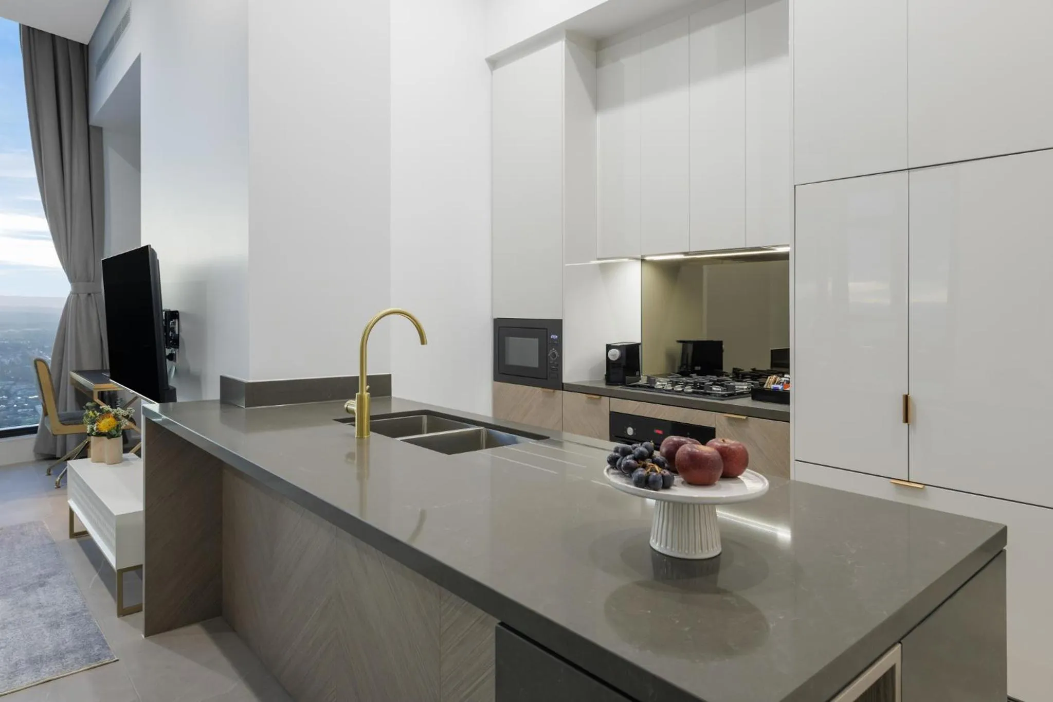 TV and multimedia in Meriton Suites Surfers Paradise