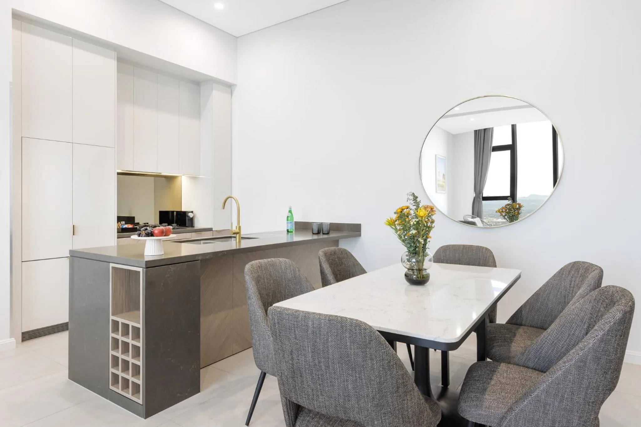 Kitchen or kitchenette in Meriton Suites Surfers Paradise