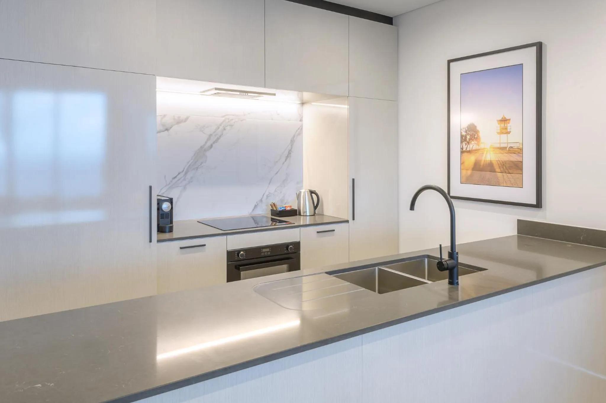 Kitchen or kitchenette in Meriton Suites Surfers Paradise