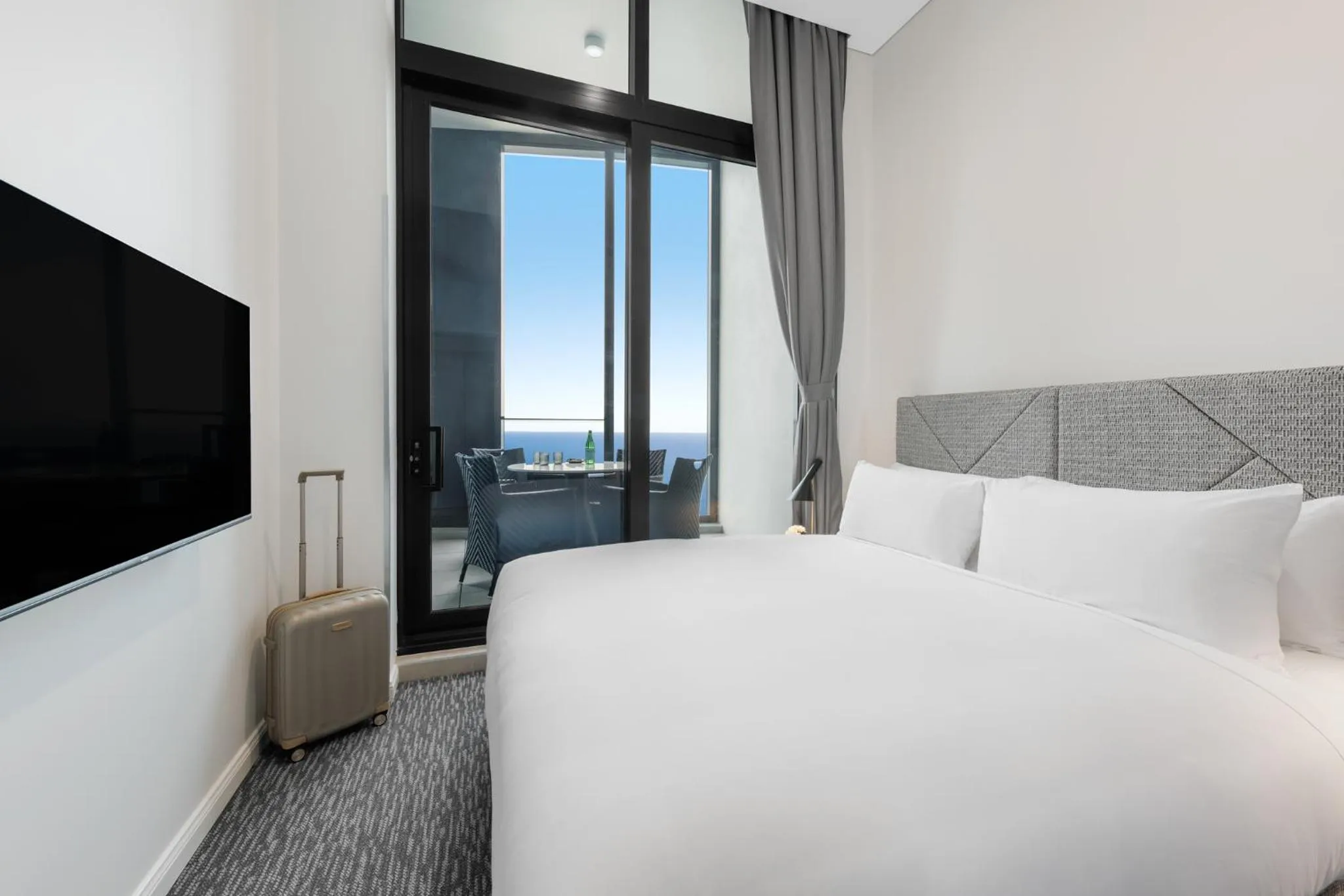 Bed in Meriton Suites Surfers Paradise